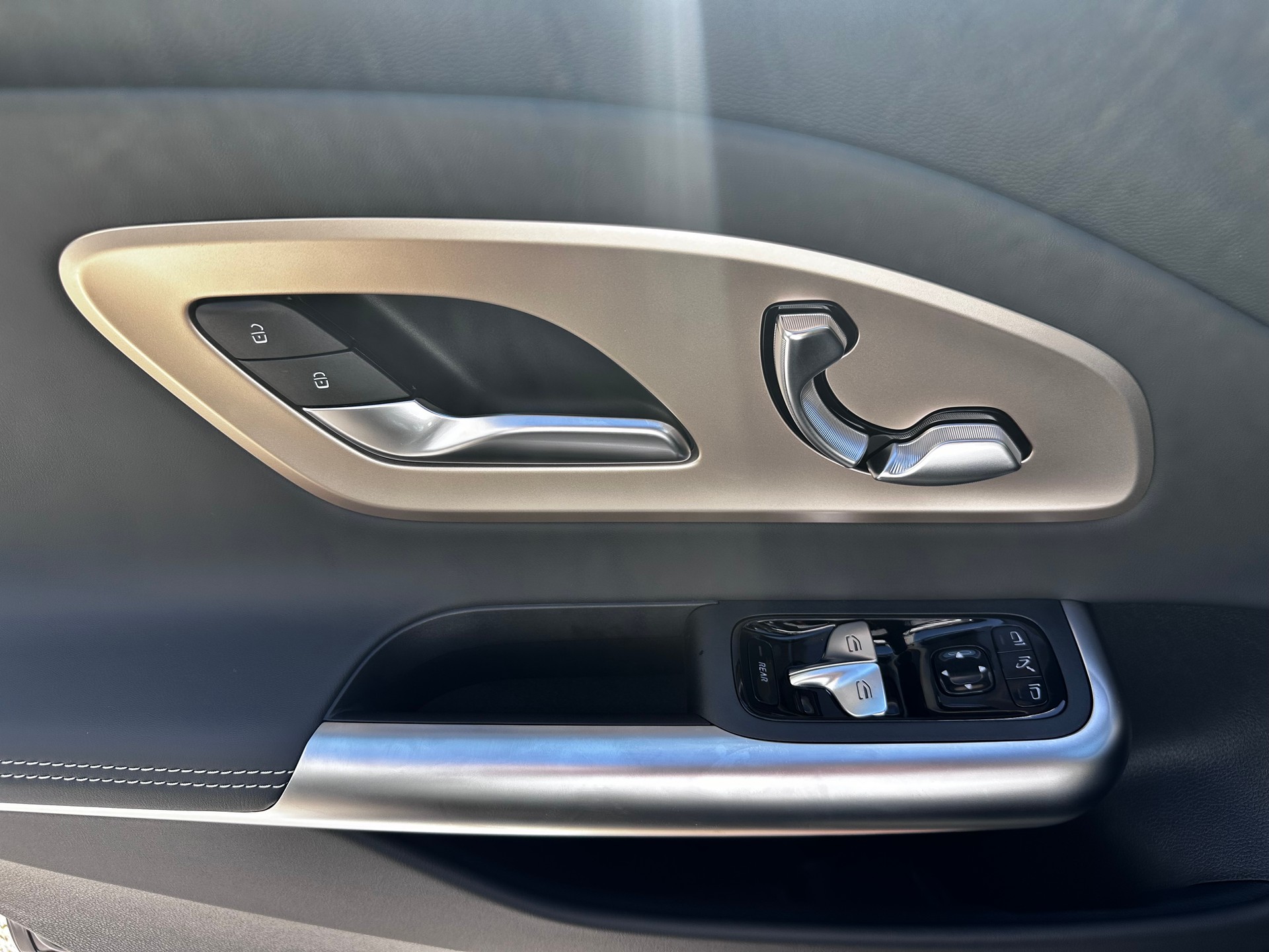 MERCEDES-BENZ CLA 350 EQ 4matic Shooting Brake-image-14