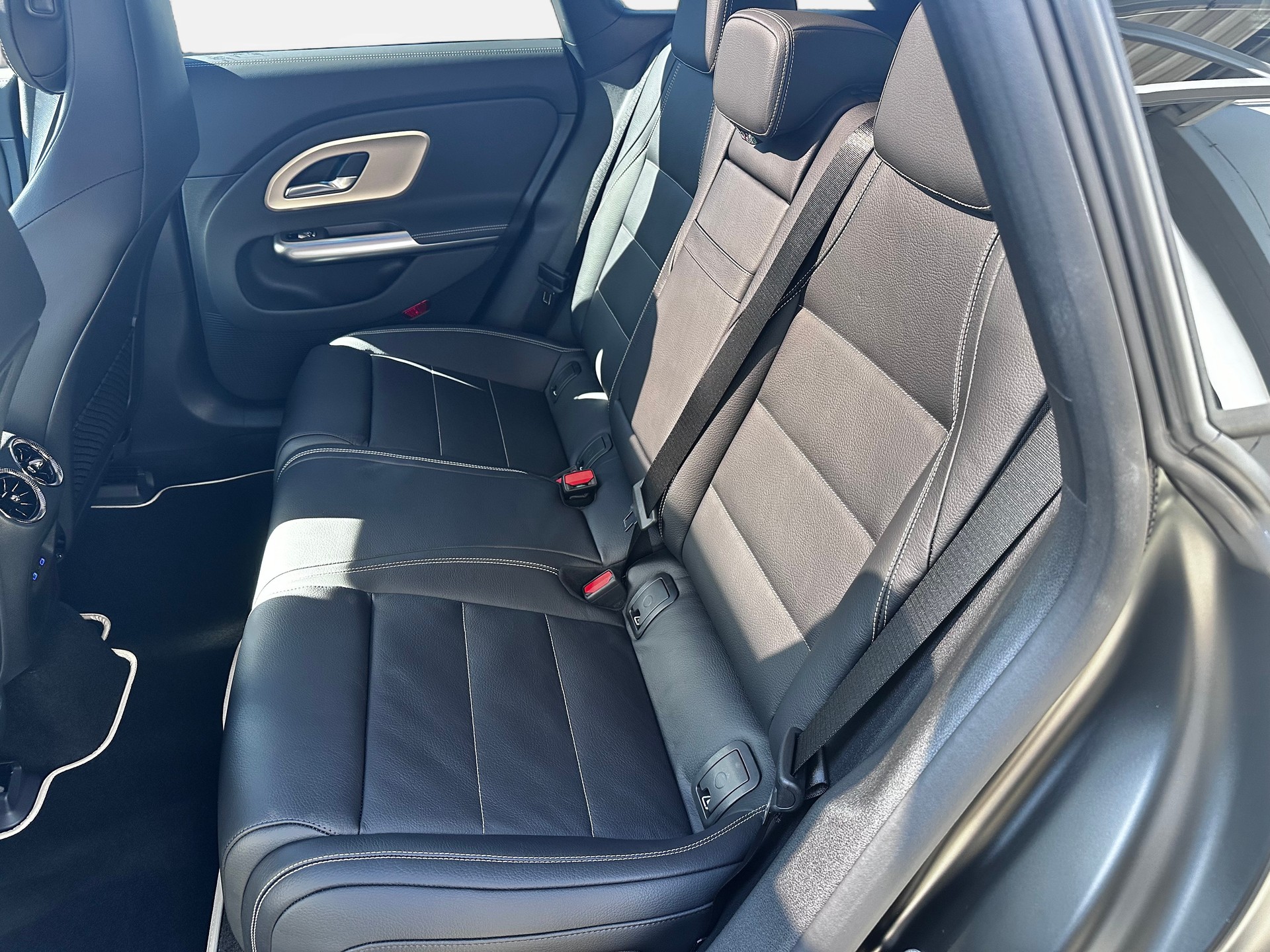 MERCEDES-BENZ CLA 350 EQ 4matic Shooting Brake-image-10
