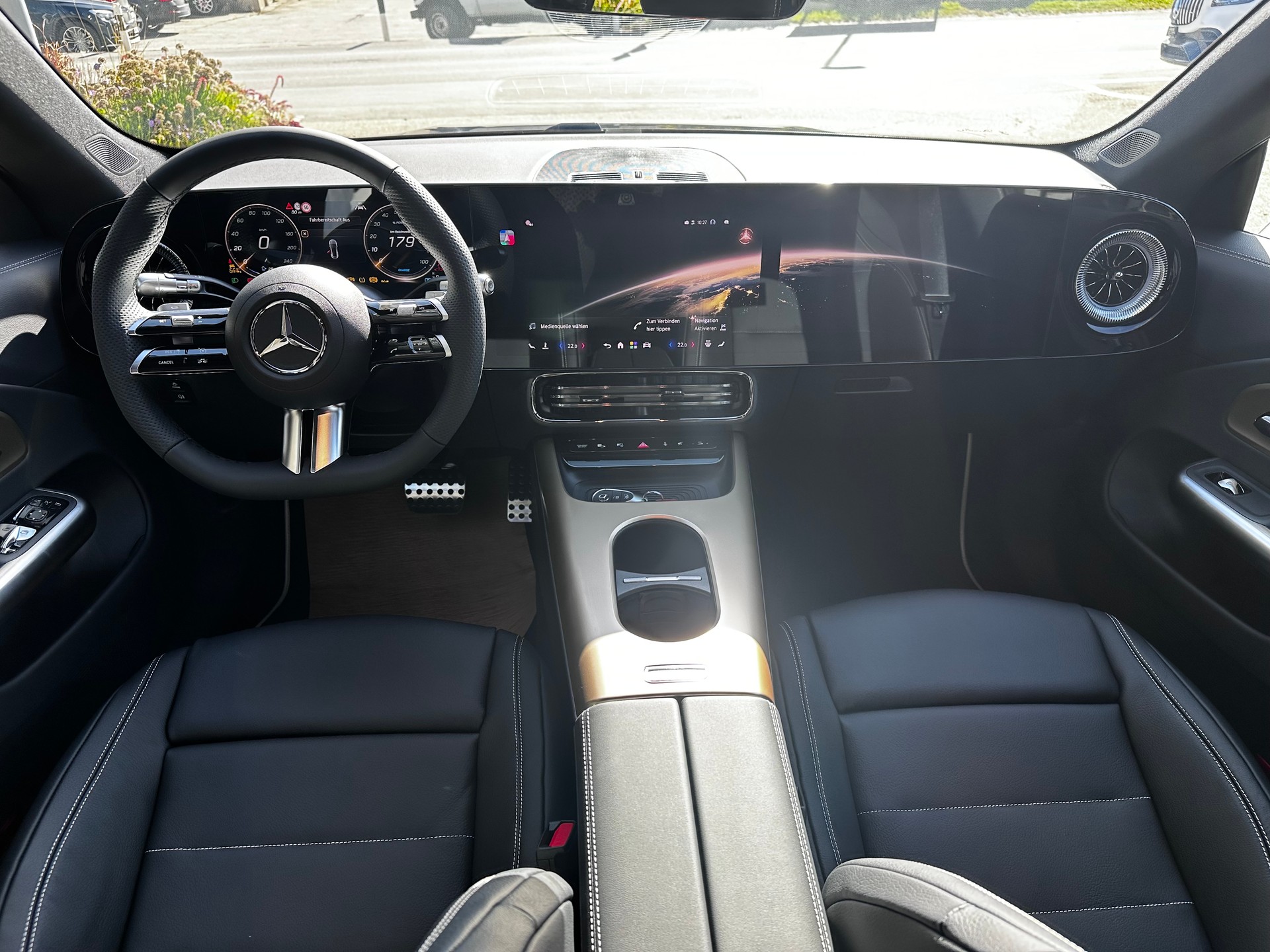 MERCEDES-BENZ CLA 350 EQ 4matic Shooting Brake-image-9