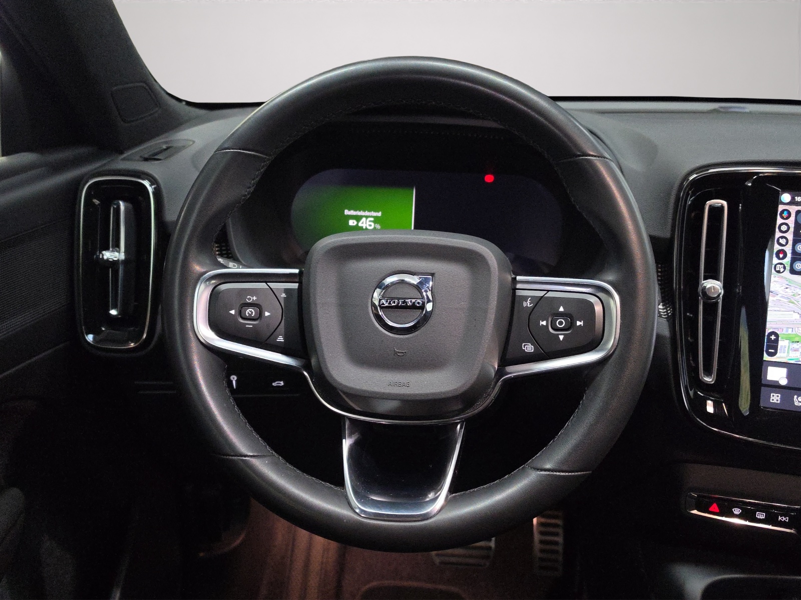 VOLVO XC40 P8 Twin Plus AWD-image-11