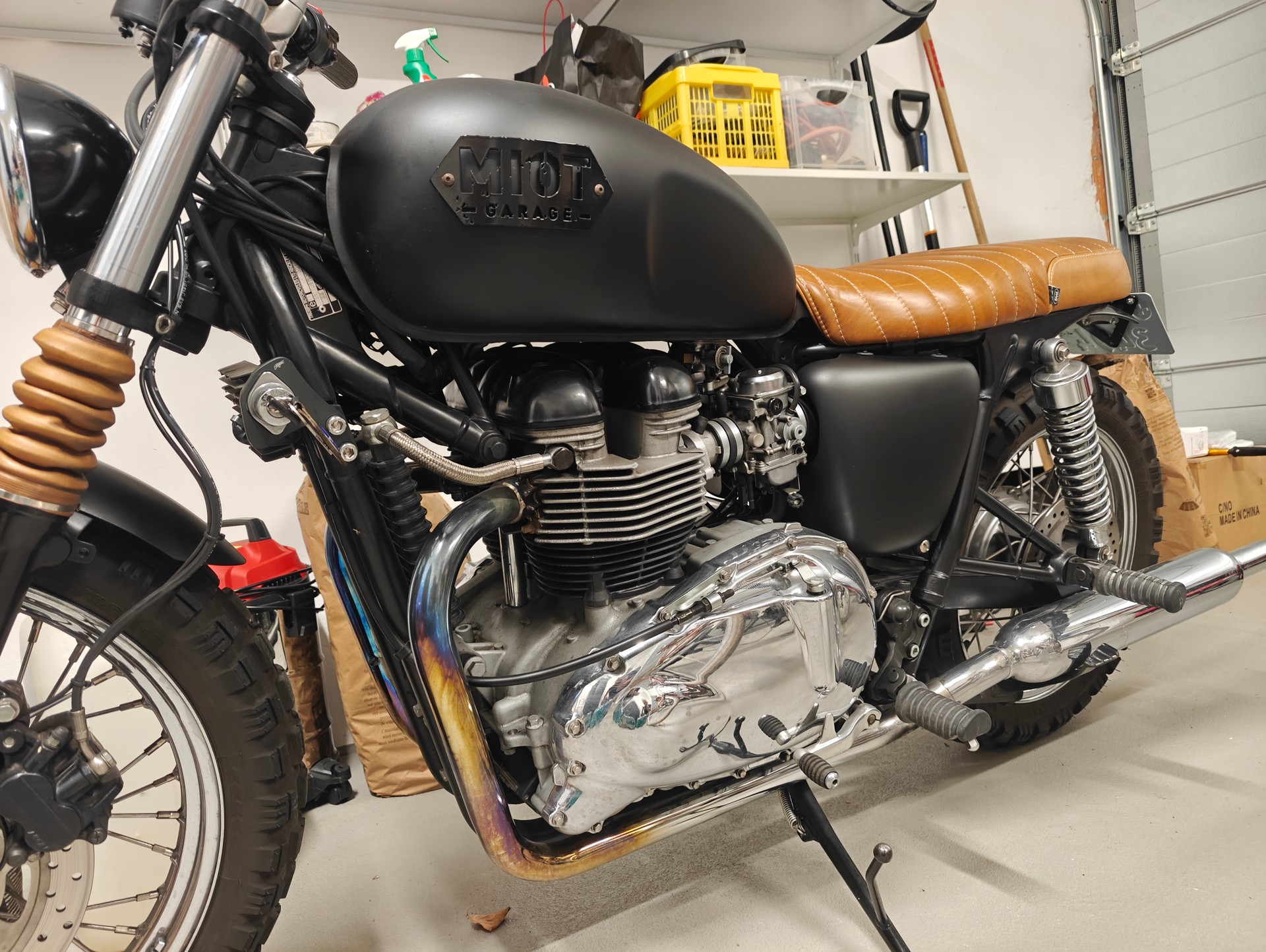 TRIUMPH Bonneville 900 T100-image-1