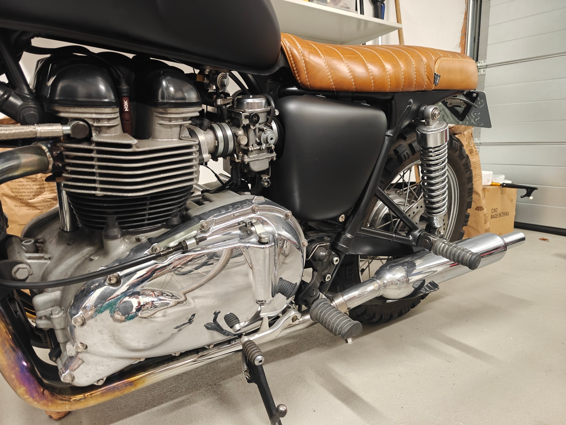 TRIUMPH Bonneville 900 T100-image-2