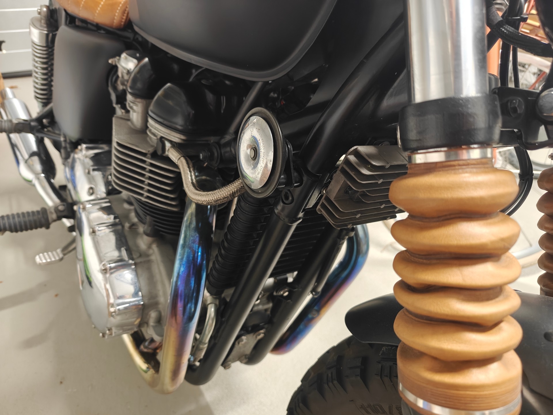 TRIUMPH Bonneville 900 T100-image-5