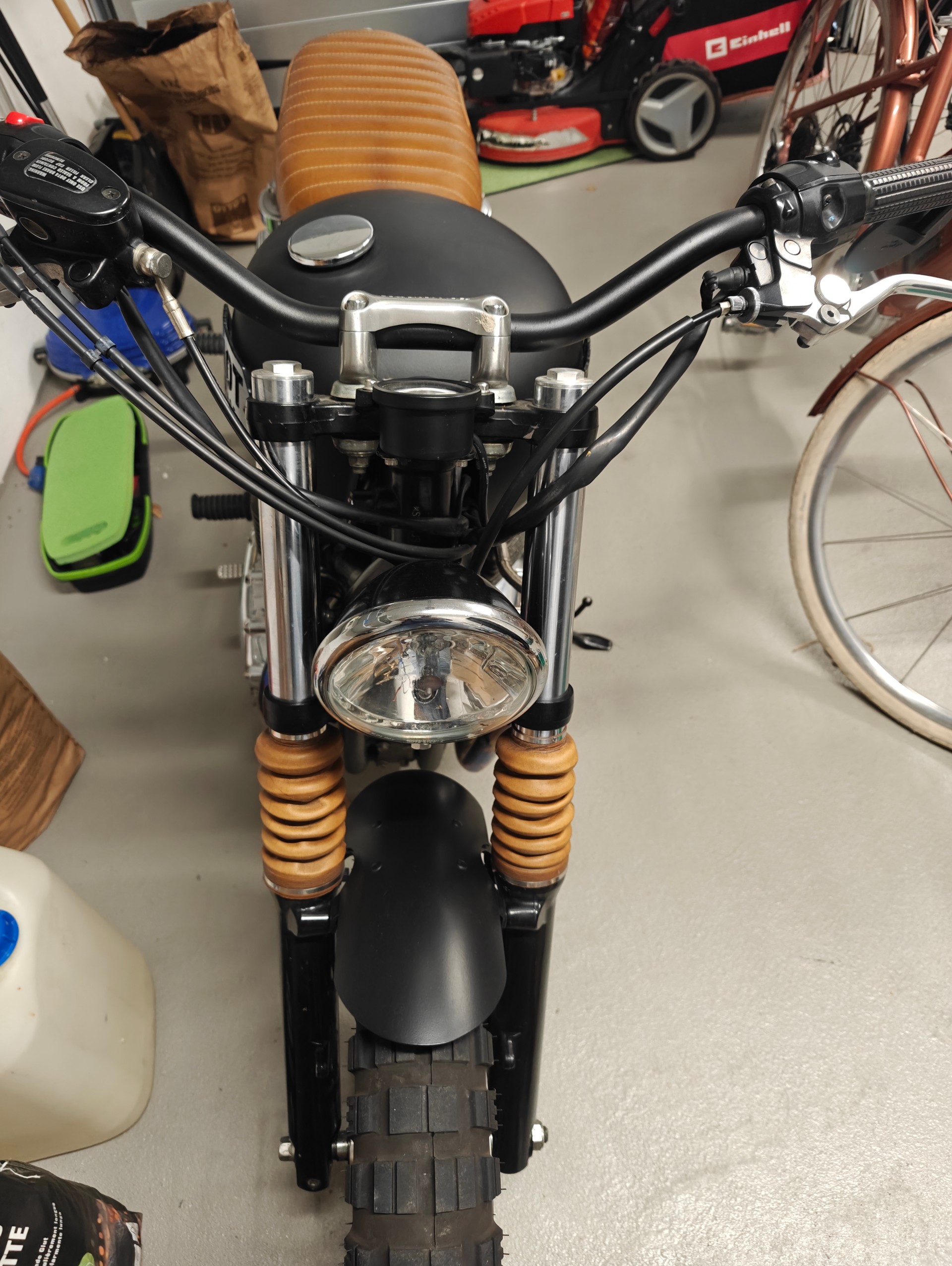 TRIUMPH Bonneville 900 T100-image-8