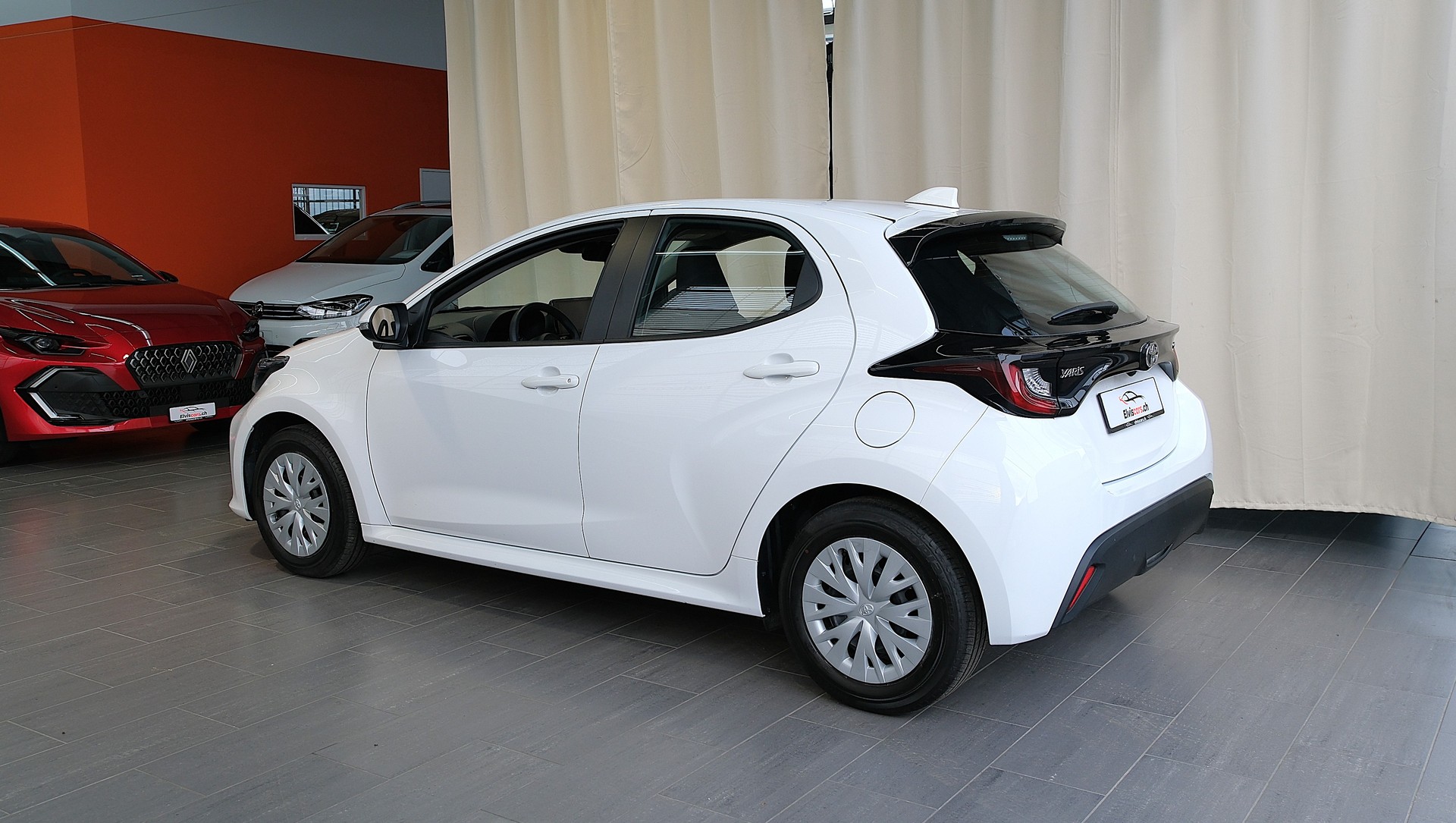 TOYOTA Yaris 1.5 Comfort e-CVT-image-9