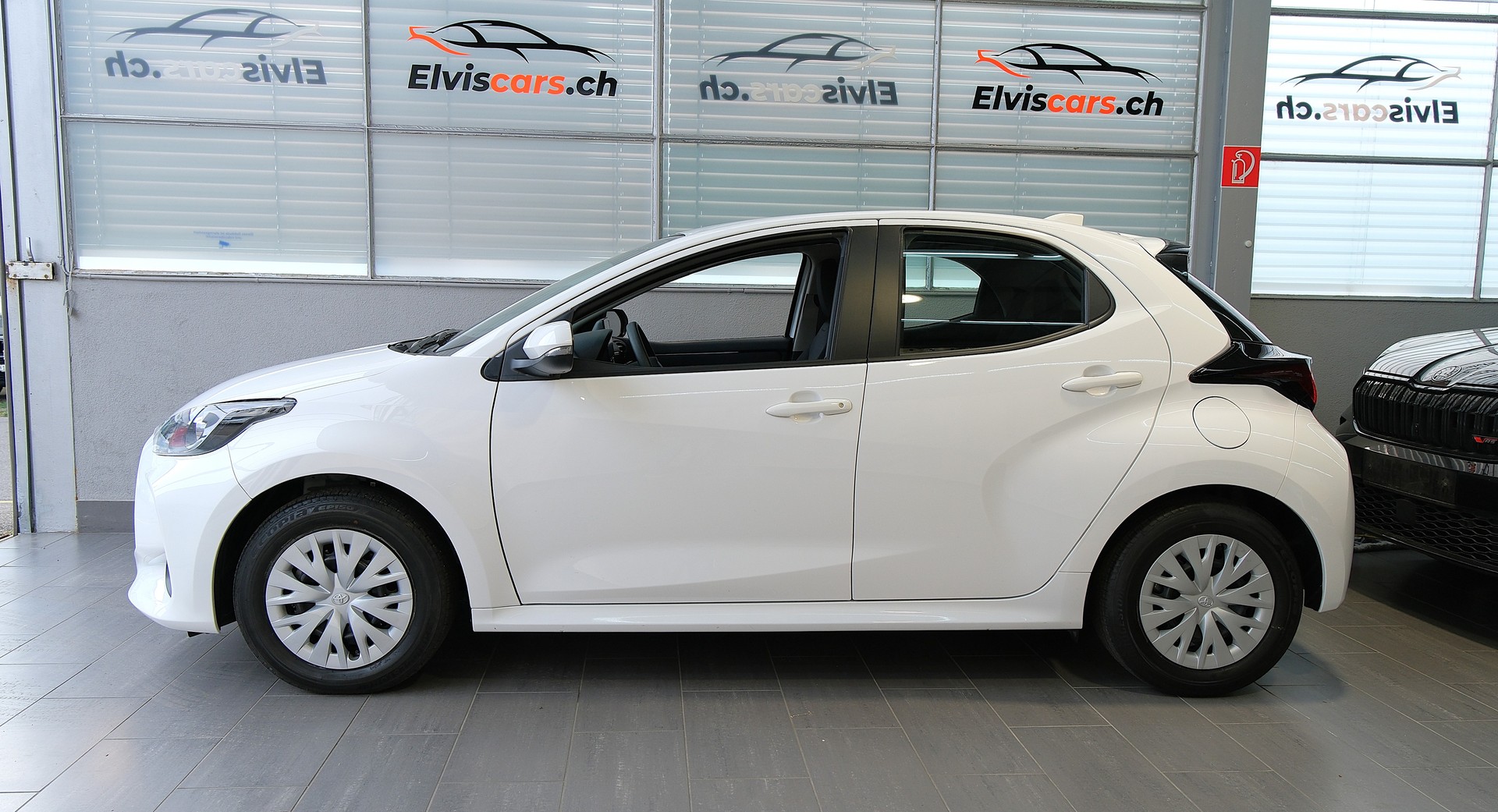 TOYOTA Yaris 1.5 Comfort e-CVT-image-8