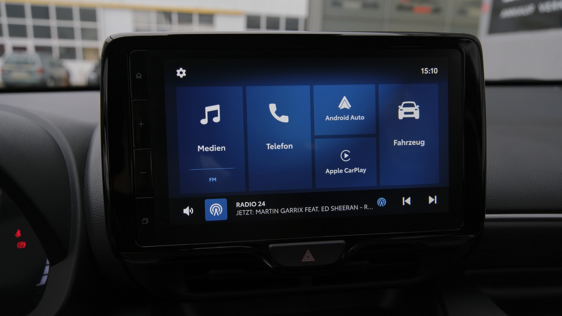 TOYOTA Yaris 1.5 Comfort e-CVT-image-17