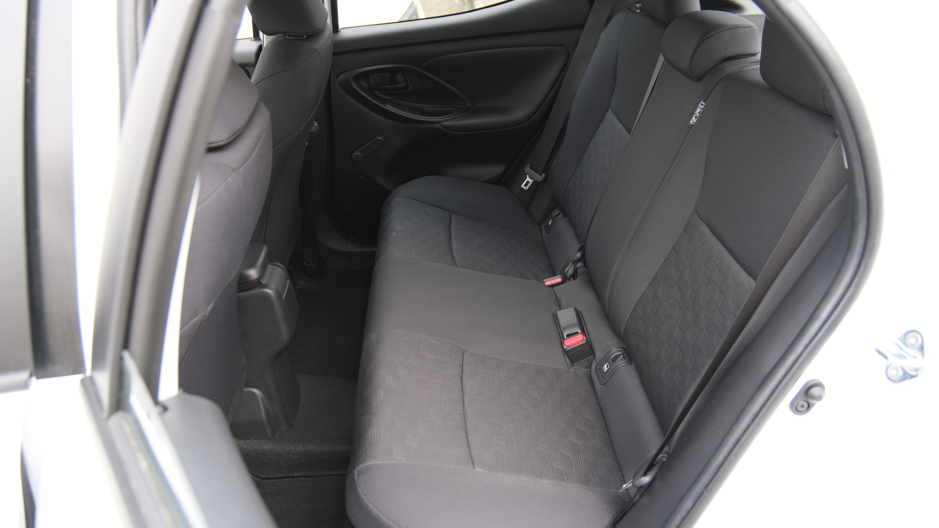 TOYOTA Yaris 1.5 Comfort e-CVT-image-21