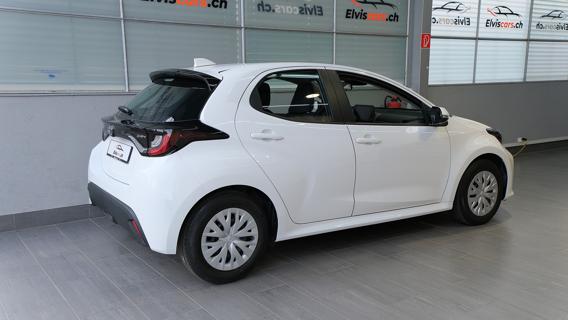 TOYOTA Yaris 1.5 Comfort e-CVT-image-23