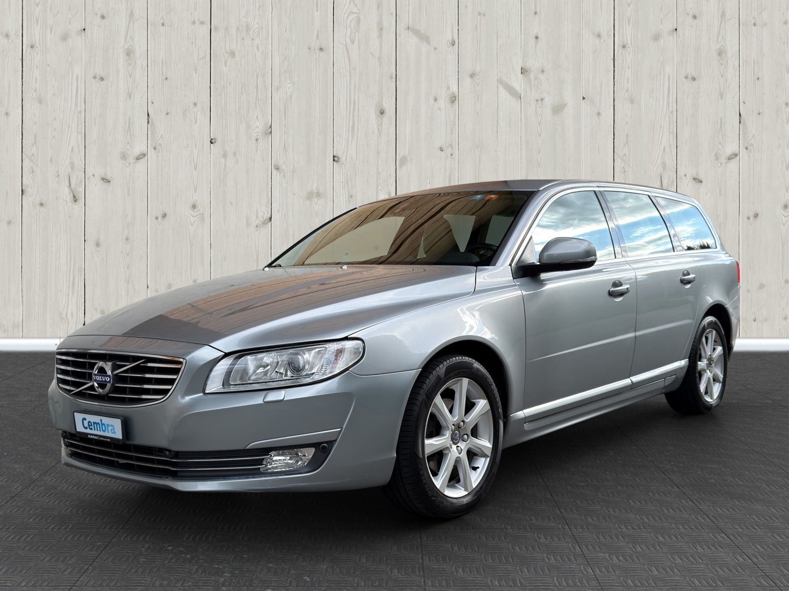 VOLVO V70 D4 Momentum Dynamic Edition-image-2