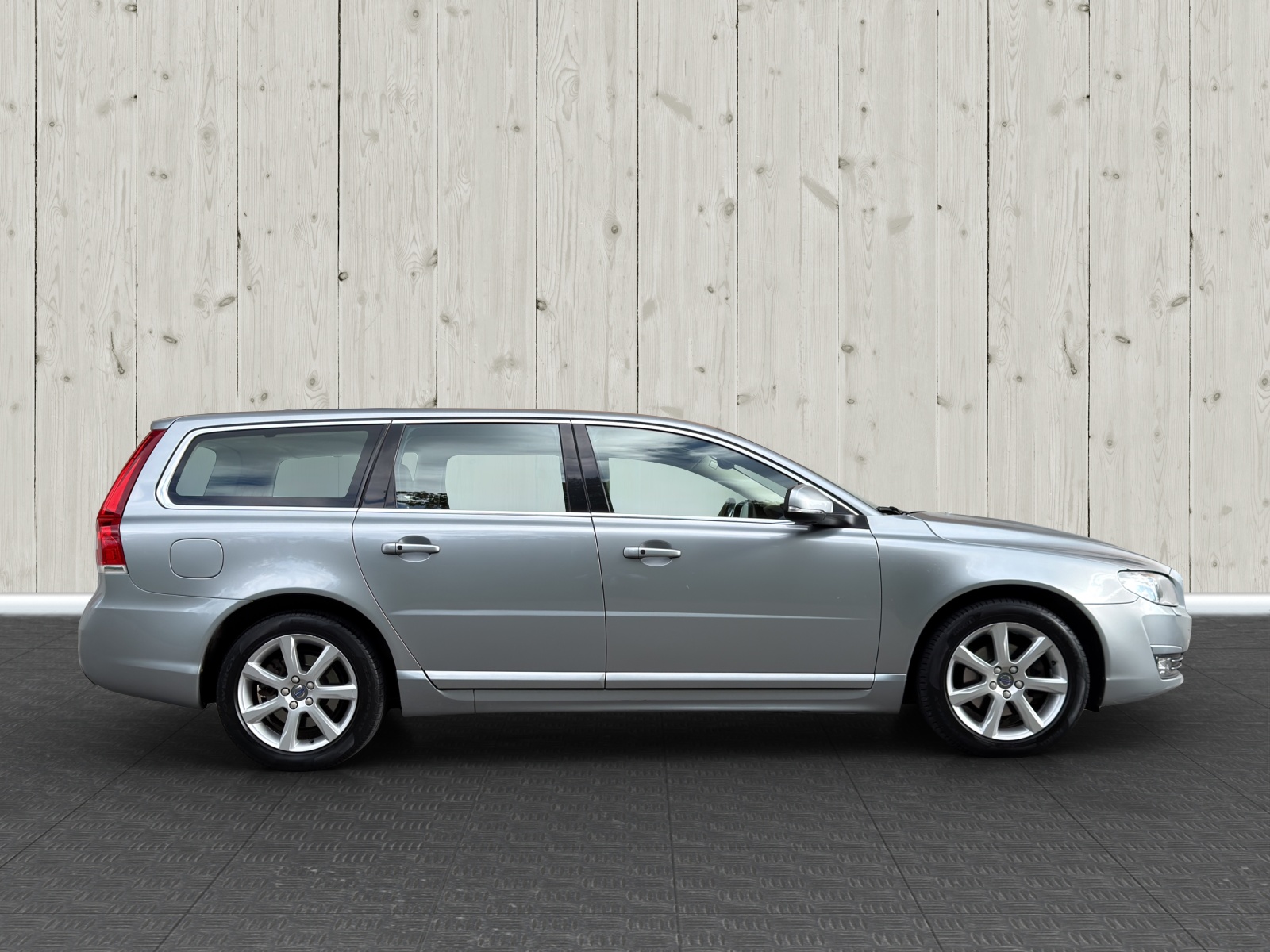 VOLVO V70 D4 Momentum Dynamic Edition-image-7