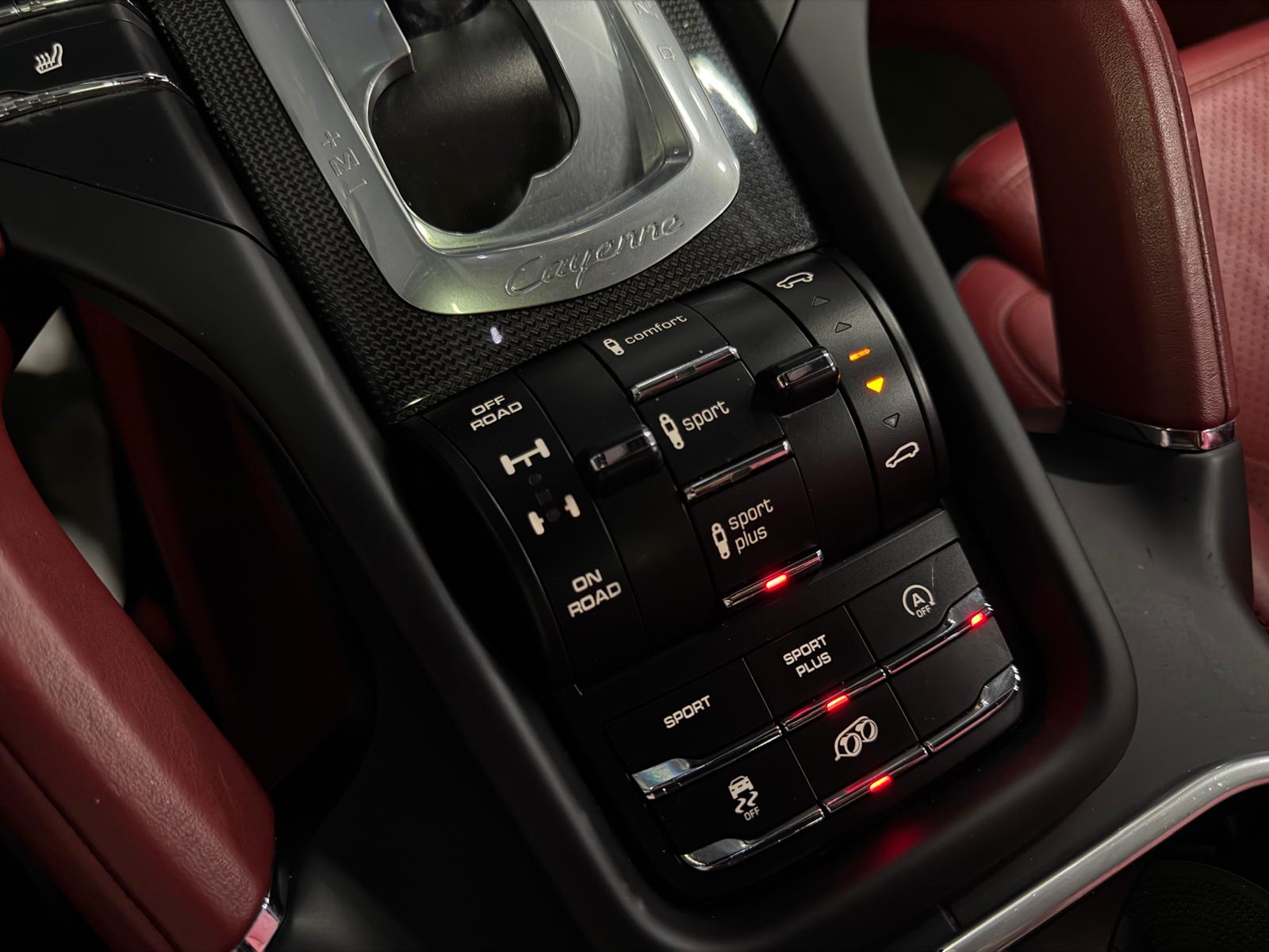 PORSCHE Cayenne Turbo S Limited All Black Performance 2 Jahre Garantie-image-14