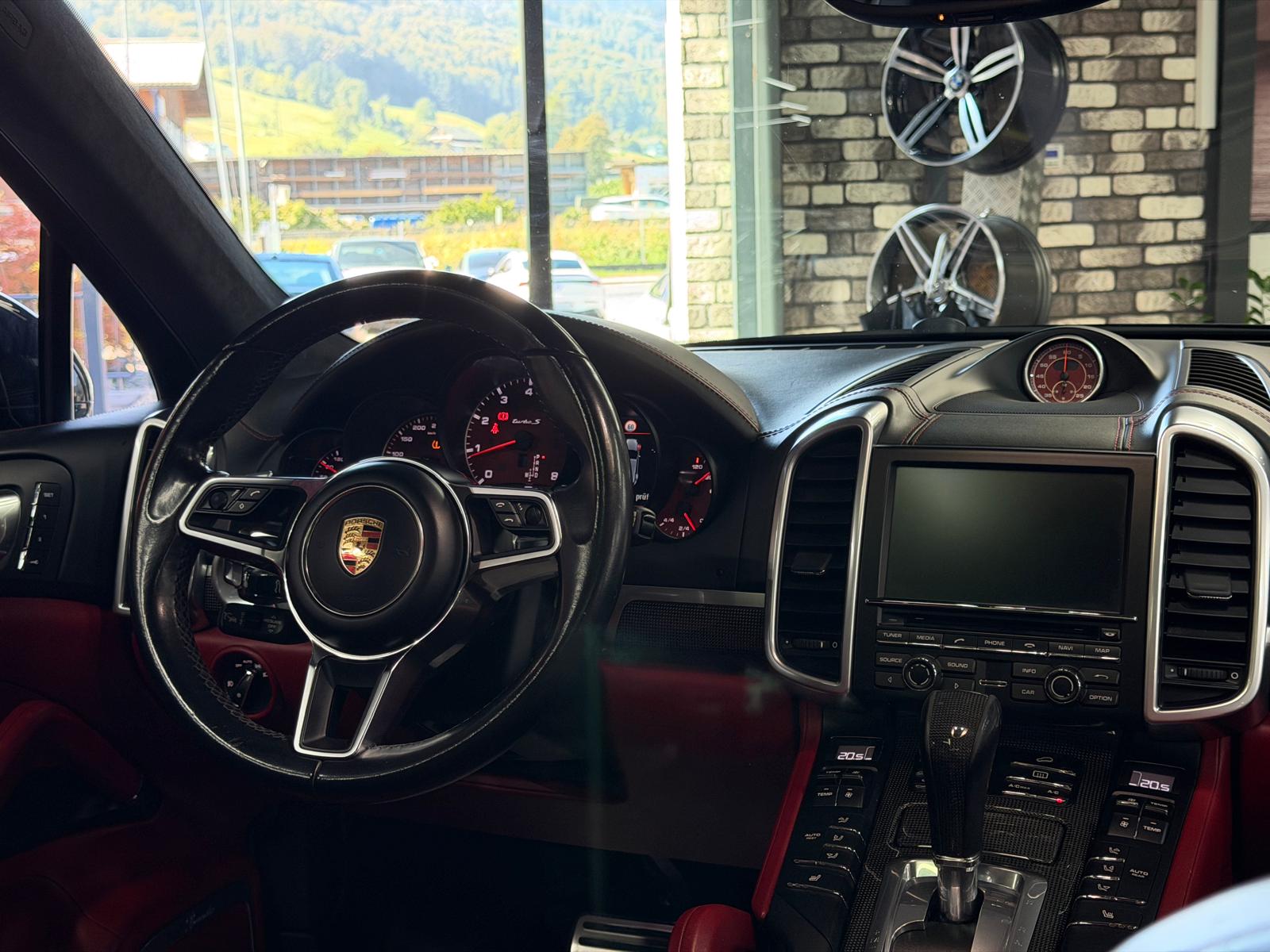 PORSCHE Cayenne Turbo S Limited All Black Performance 2 Jahre Garantie-image-8