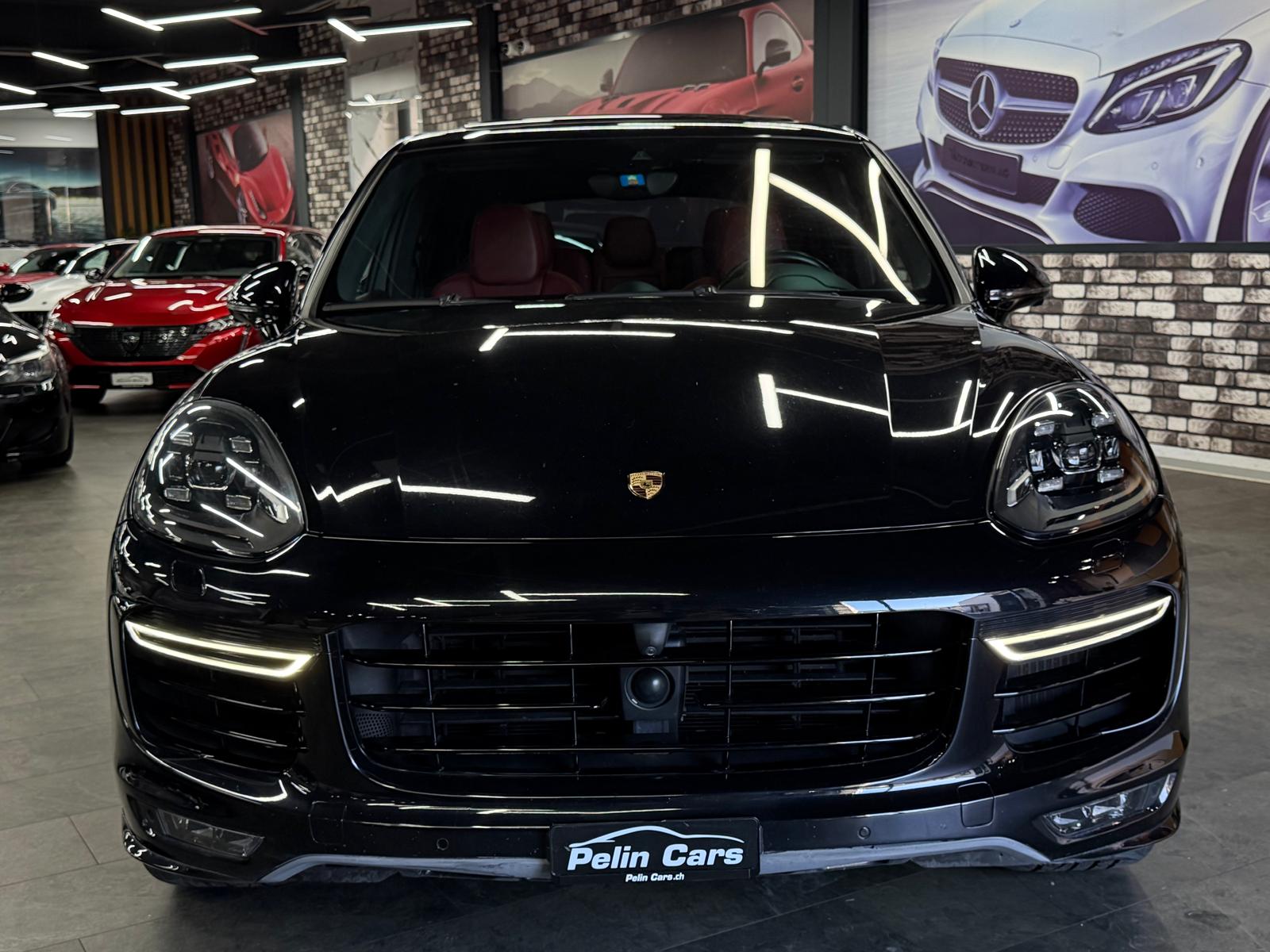 PORSCHE Cayenne Turbo S Limited All Black Performance 2 Jahre Garantie-showroom-element-2