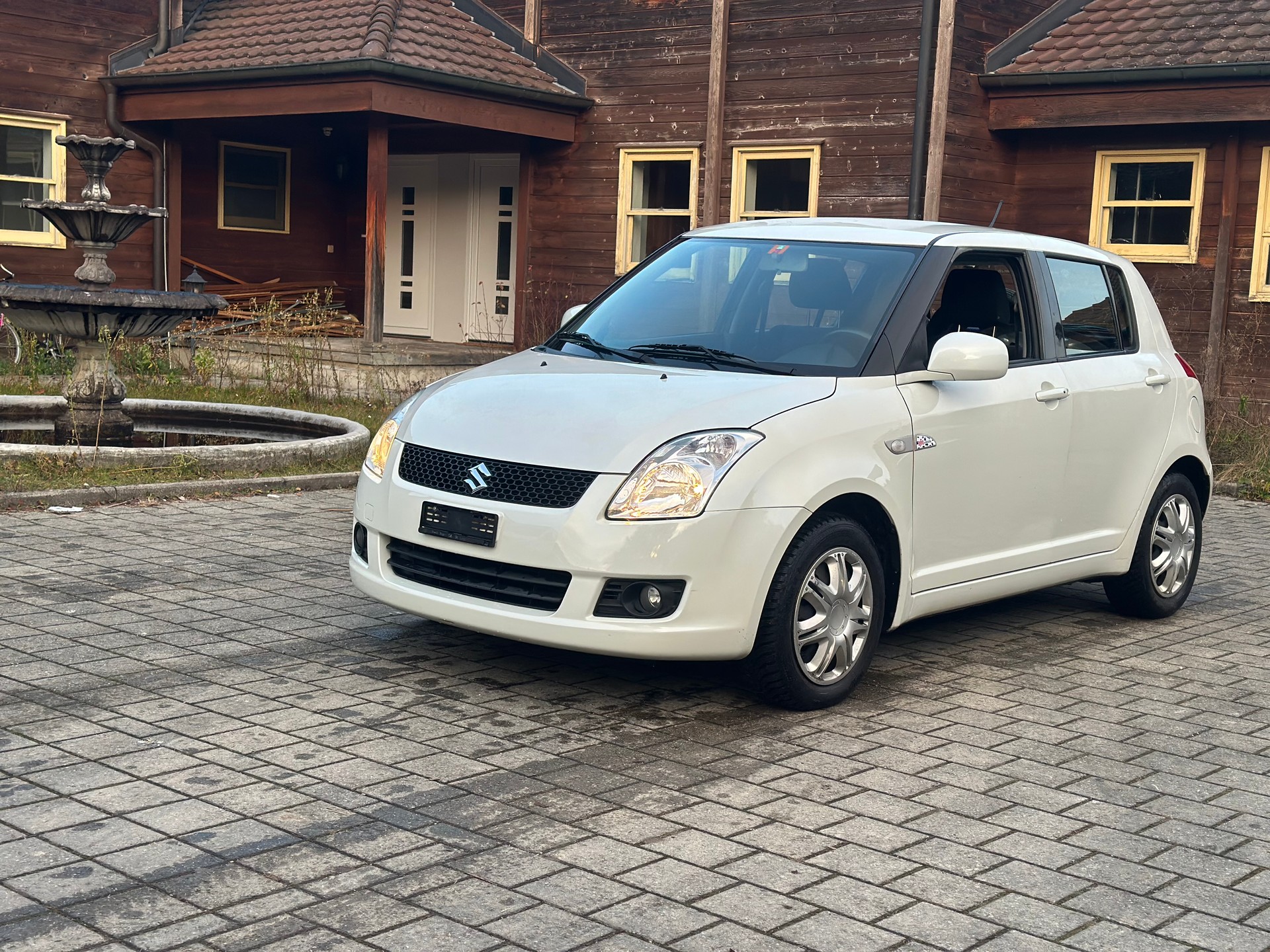 SUZUKI Swift 1.3i 16V GL Top 4x4