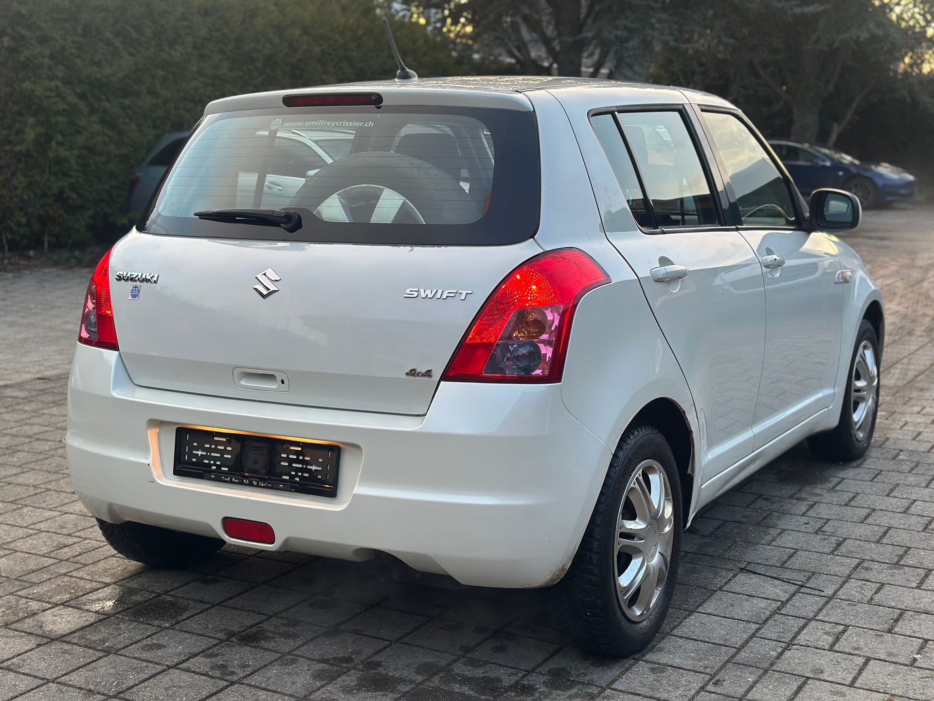 SUZUKI Swift 1.3i 16V GL Top 4x4-showroom-element-3