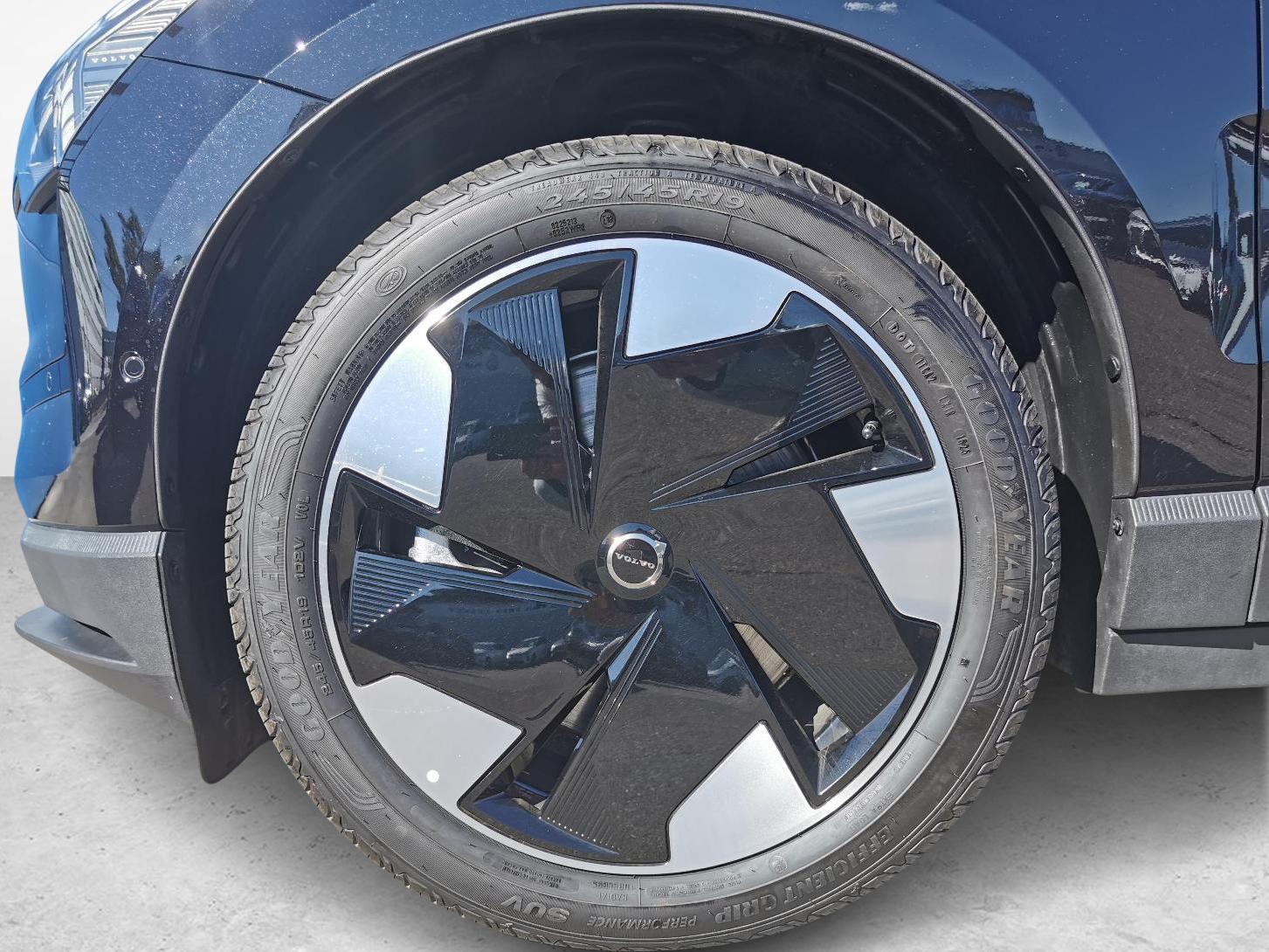VOLVO EX30 E60 Twin Ultra Performance AWD-image-9