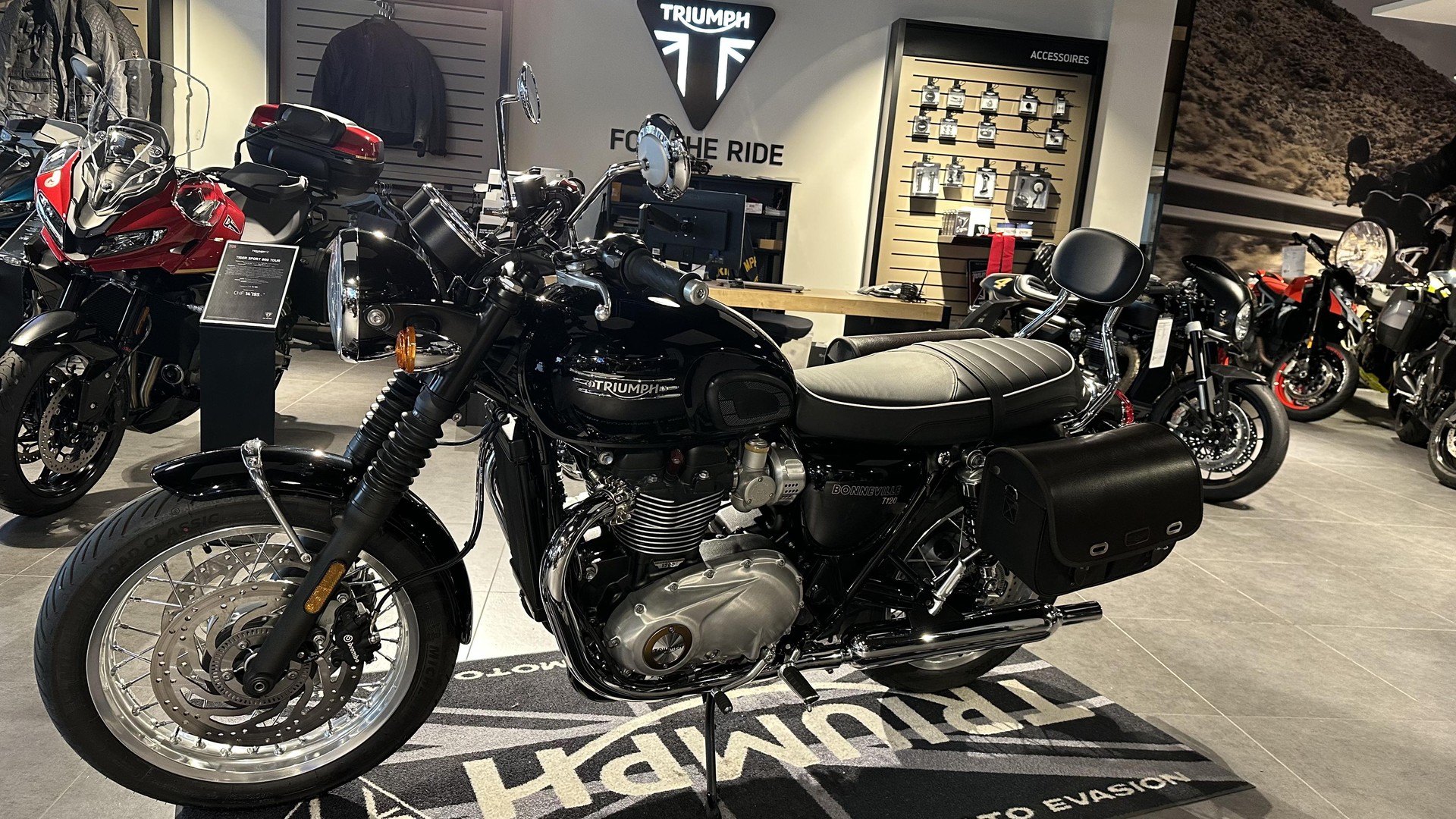 TRIUMPH Bonneville T120-image-1