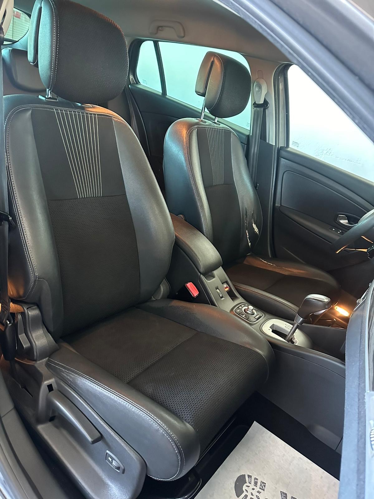 RENAULT Mégane Grandtour 2.0 16V Dynamique CVT-image-15
