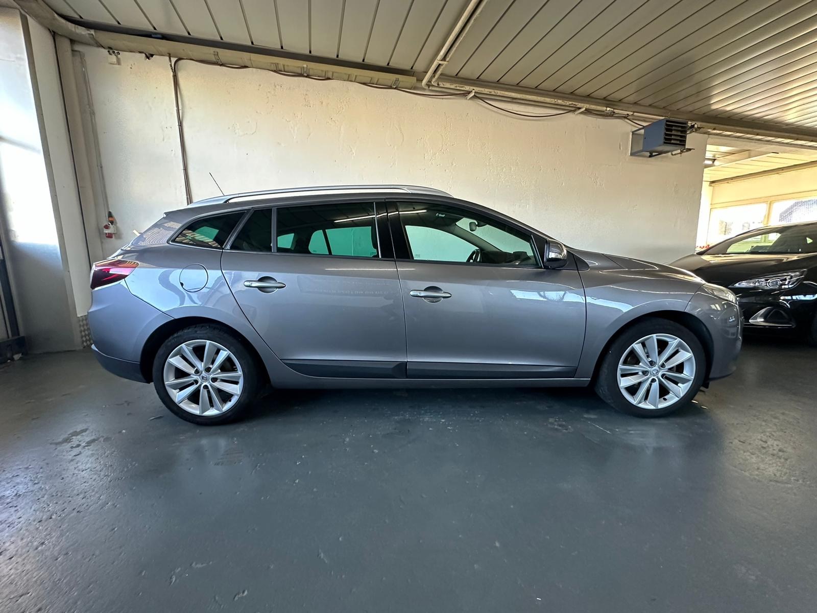 RENAULT Mégane Grandtour 2.0 16V Dynamique CVT-image-5