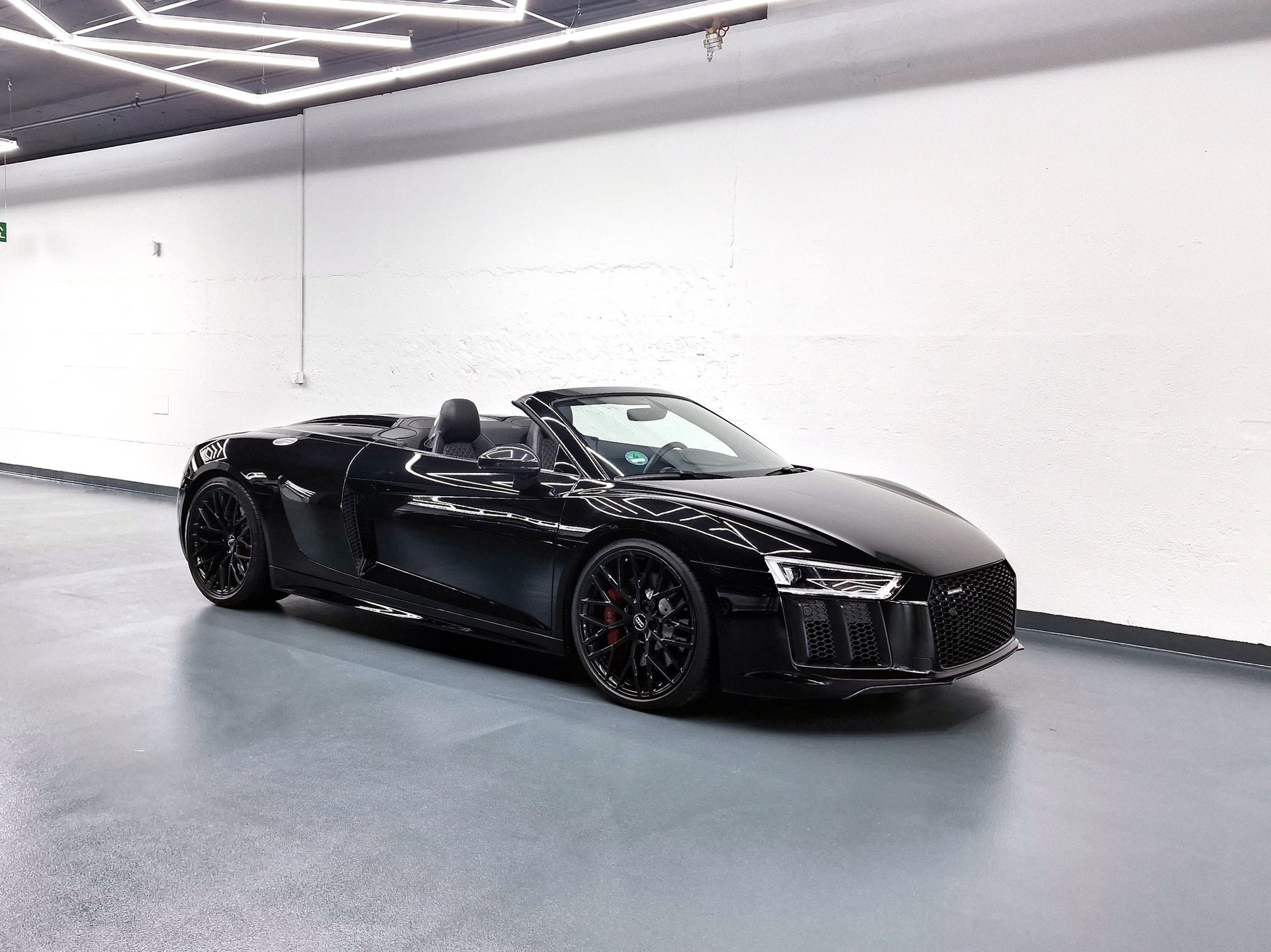 AUDI R8 Spyder 5.2 FSI V10 quattro S-Tronic-showroom-element-1