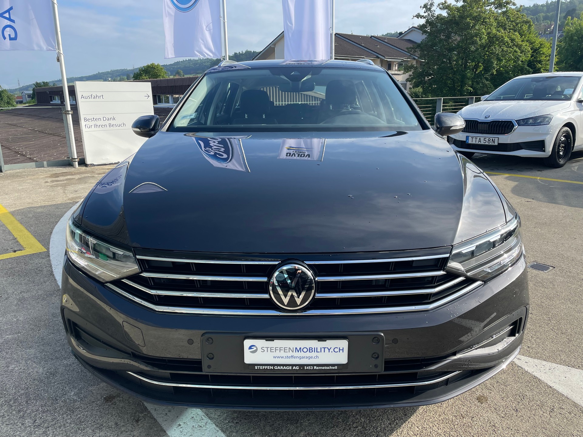 VW Passat 1.5 TSI Business-showroom-element-2