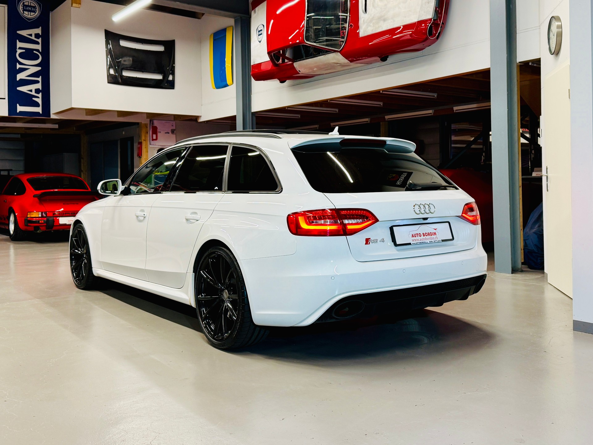 AUDI RS4 Avant 4.2 FSI V8 quattro S-tronic „Ibisweiss“ / F1 Sitze / Audi Exclusive / Vollausstattung-image-11