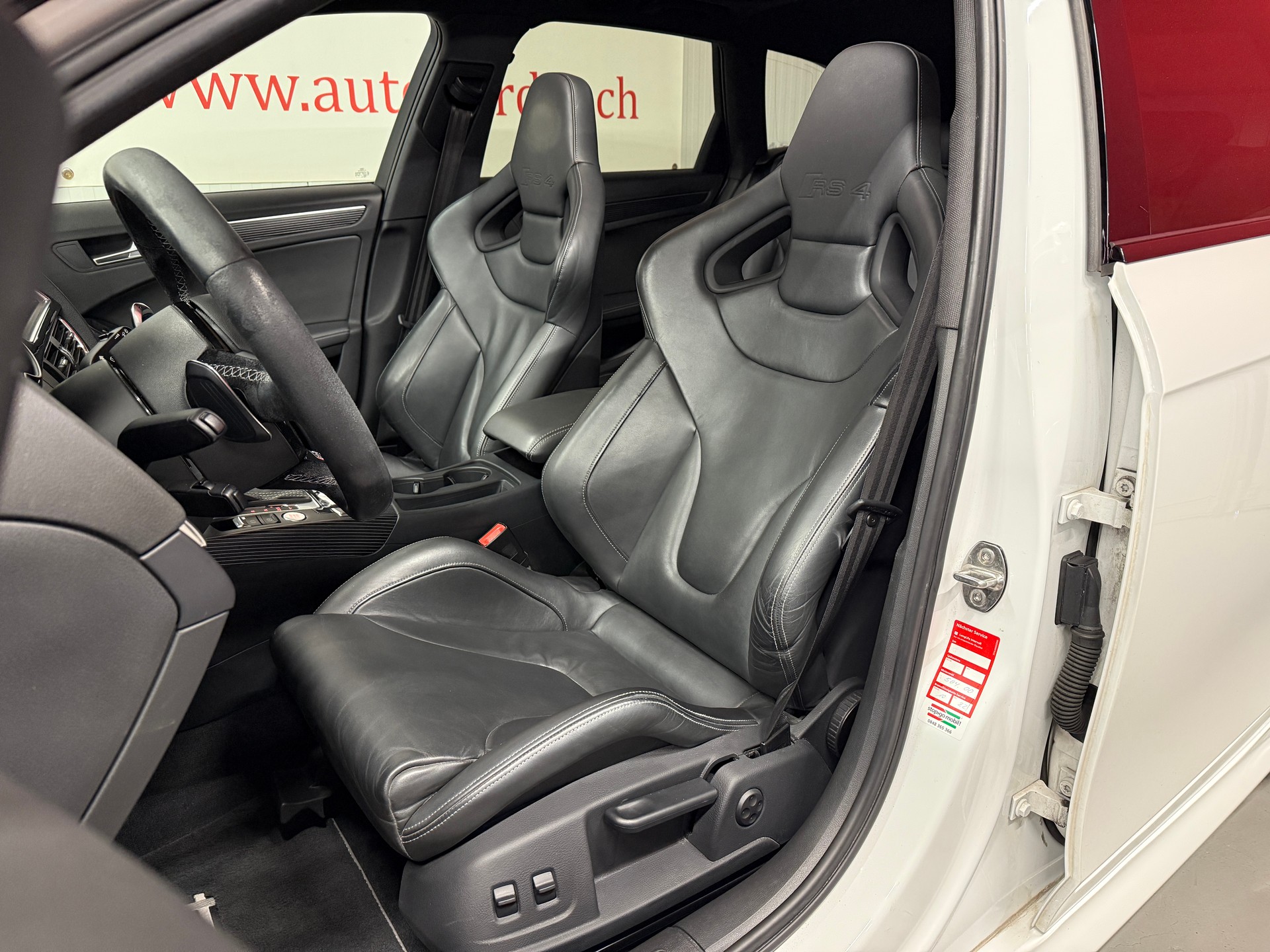 AUDI RS4 Avant 4.2 FSI V8 quattro S-tronic „Ibisweiss“ / F1 Sitze / Audi Exclusive / Vollausstattung-image-5