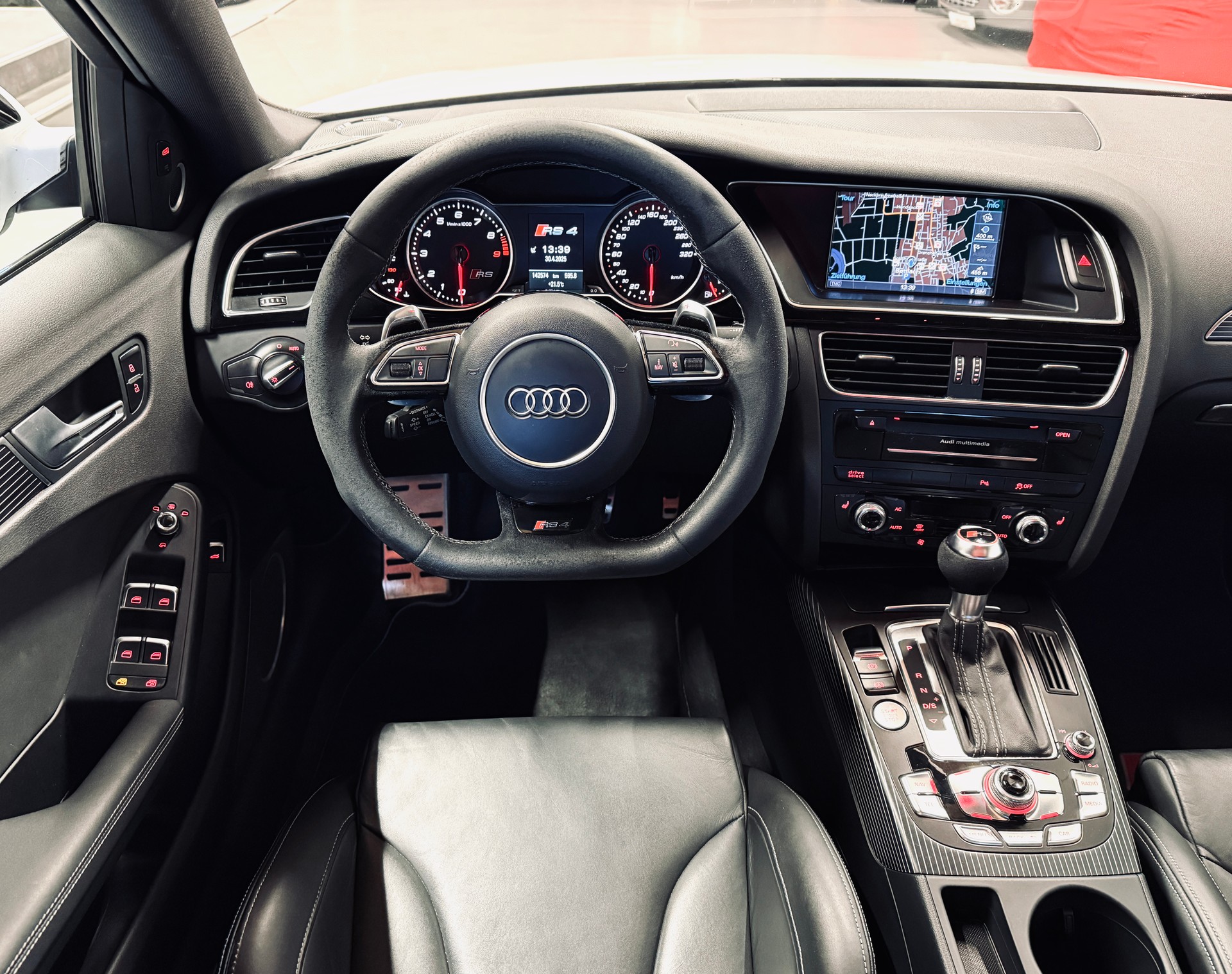 AUDI RS4 Avant 4.2 FSI V8 quattro S-tronic „Ibisweiss“ / F1 Sitze / Audi Exclusive / Vollausstattung-image-6