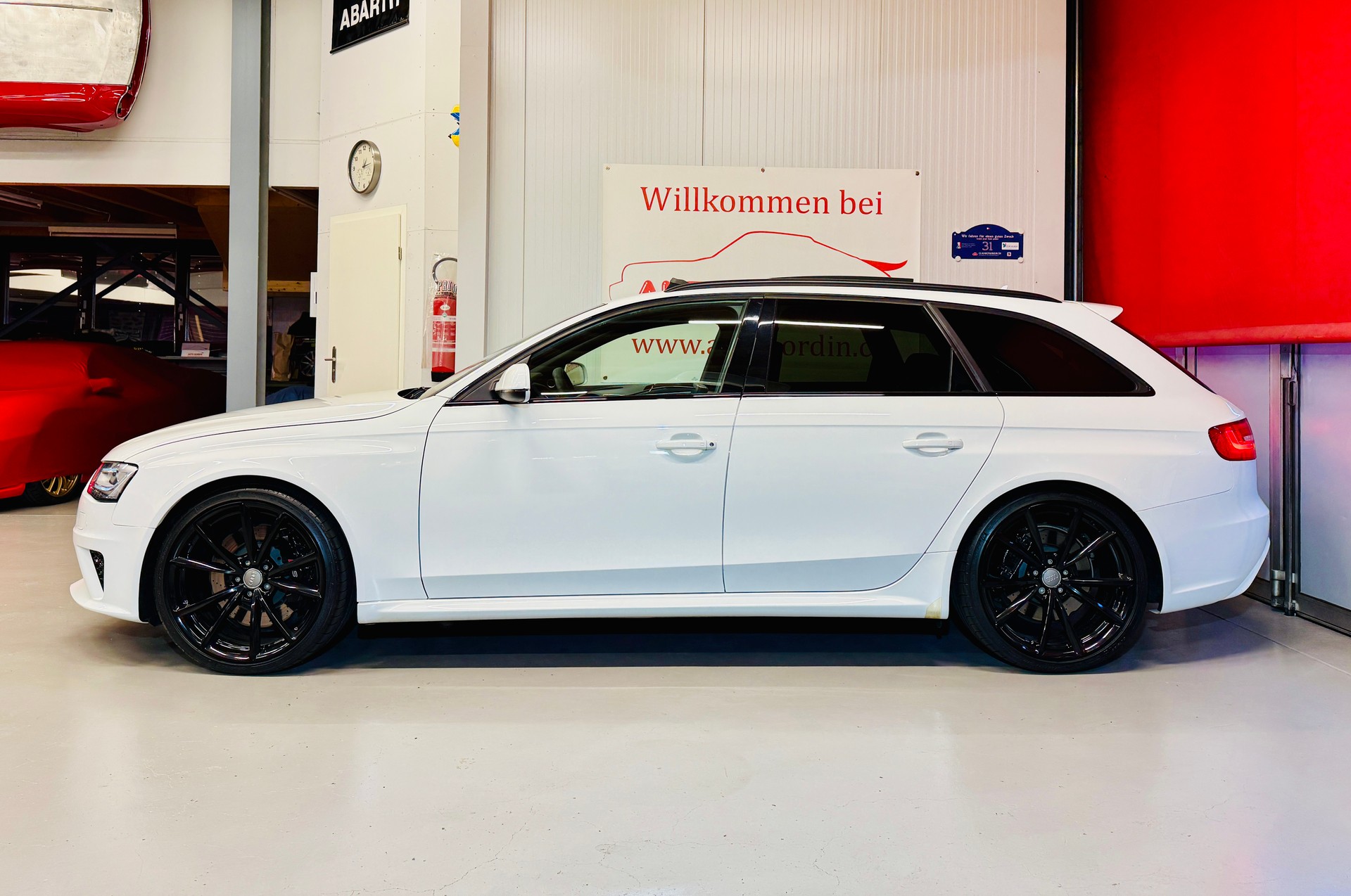 AUDI RS4 Avant 4.2 FSI V8 quattro S-tronic „Ibisweiss“ / F1 Sitze / Audi Exclusive / Vollausstattung-image-3