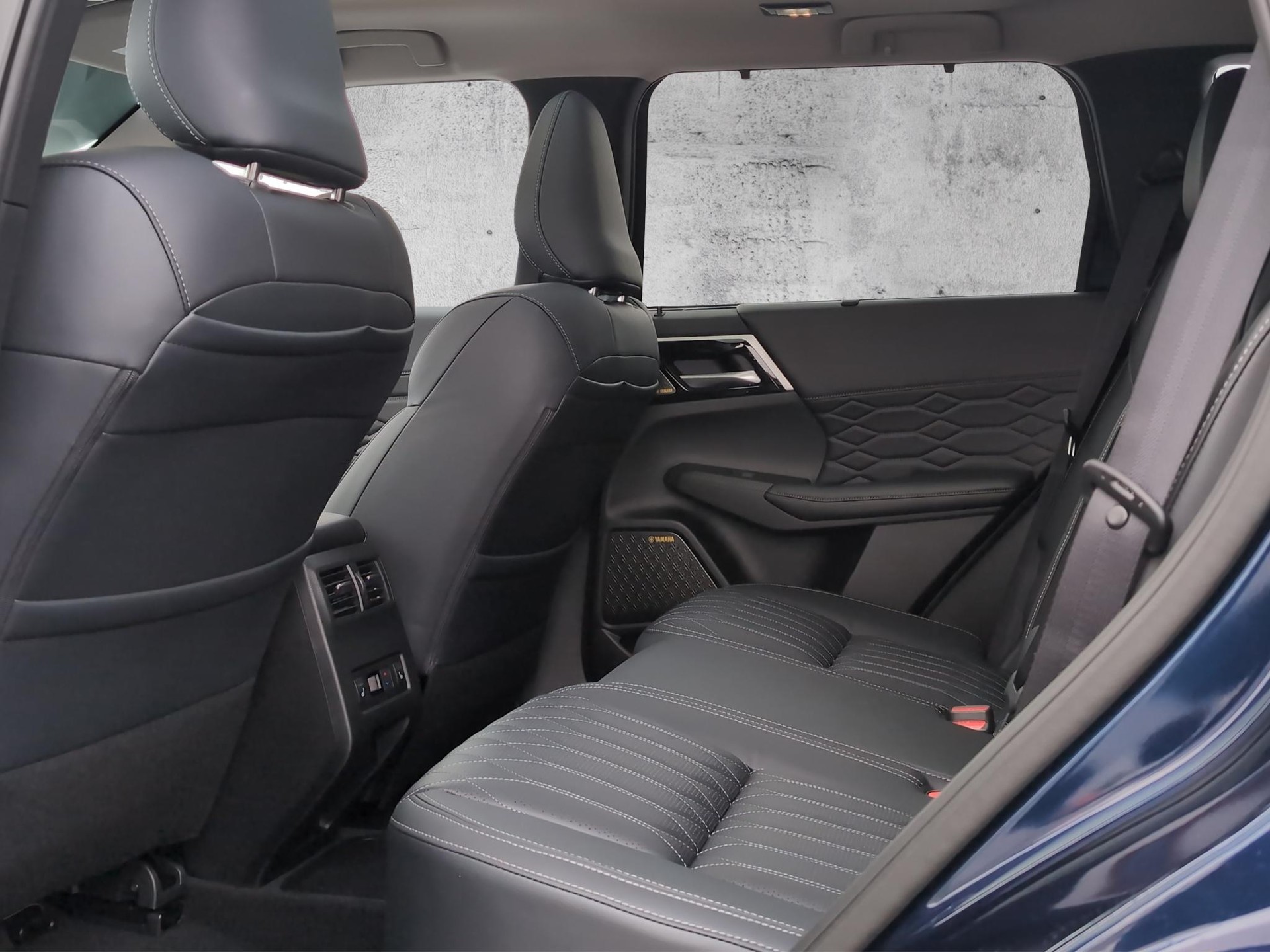 MITSUBISHI Outlander 2.4 PHEV Instyle 4x4 Edition-image-11