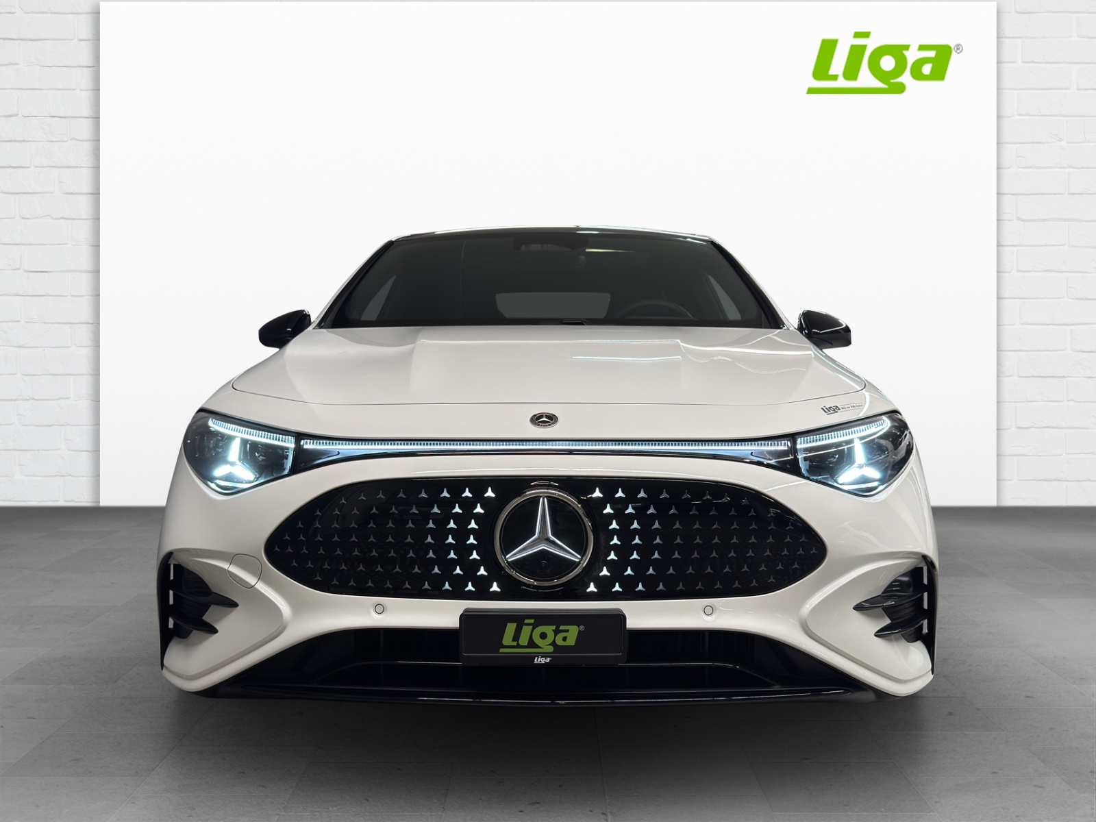 MERCEDES-BENZ CLA 350 AMG Line 4Matic EQ Technology-showroom-element-2
