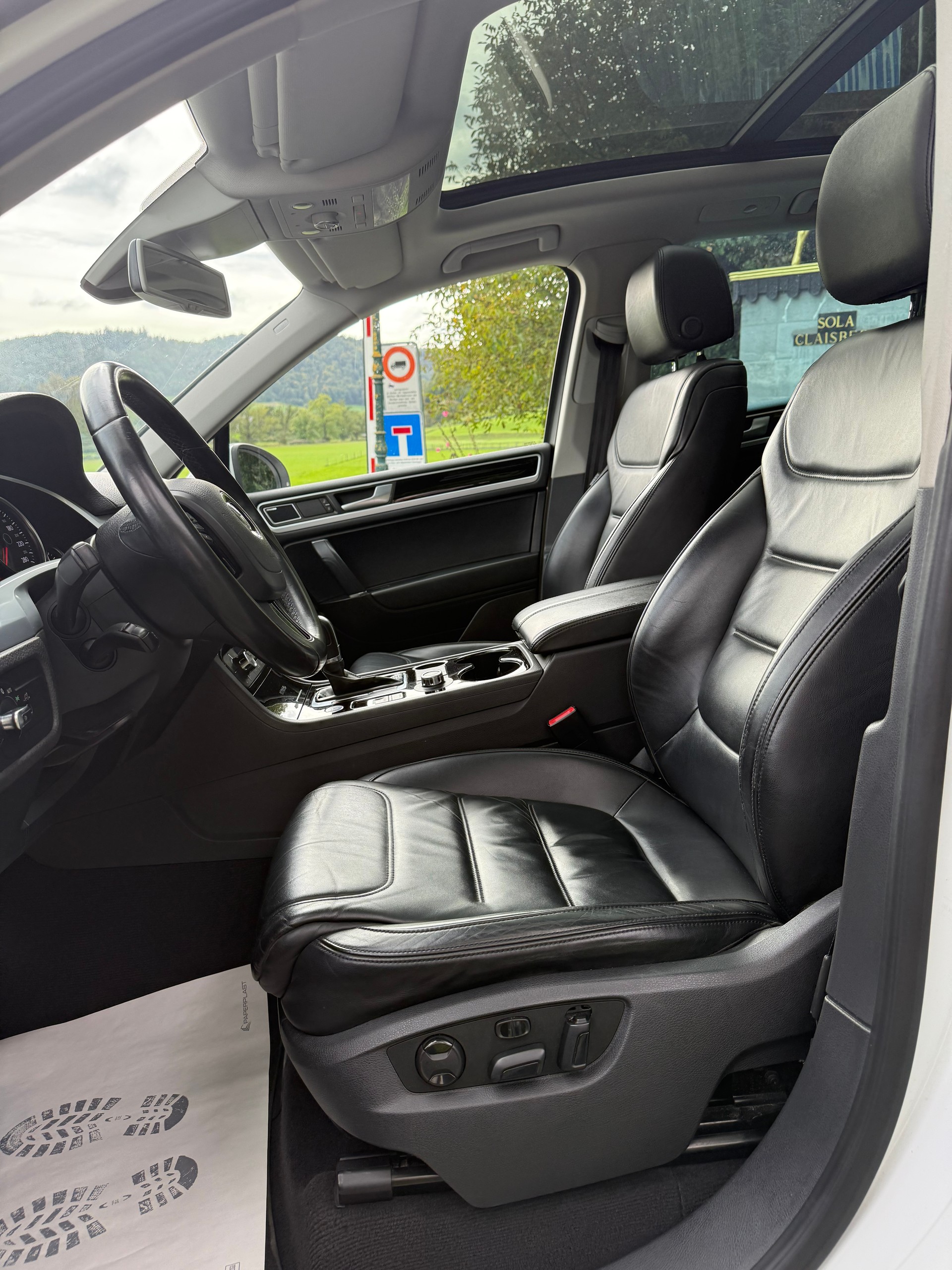 VW Touareg 3.0 TSI Hybrid Edition X Tiptronic-image-8