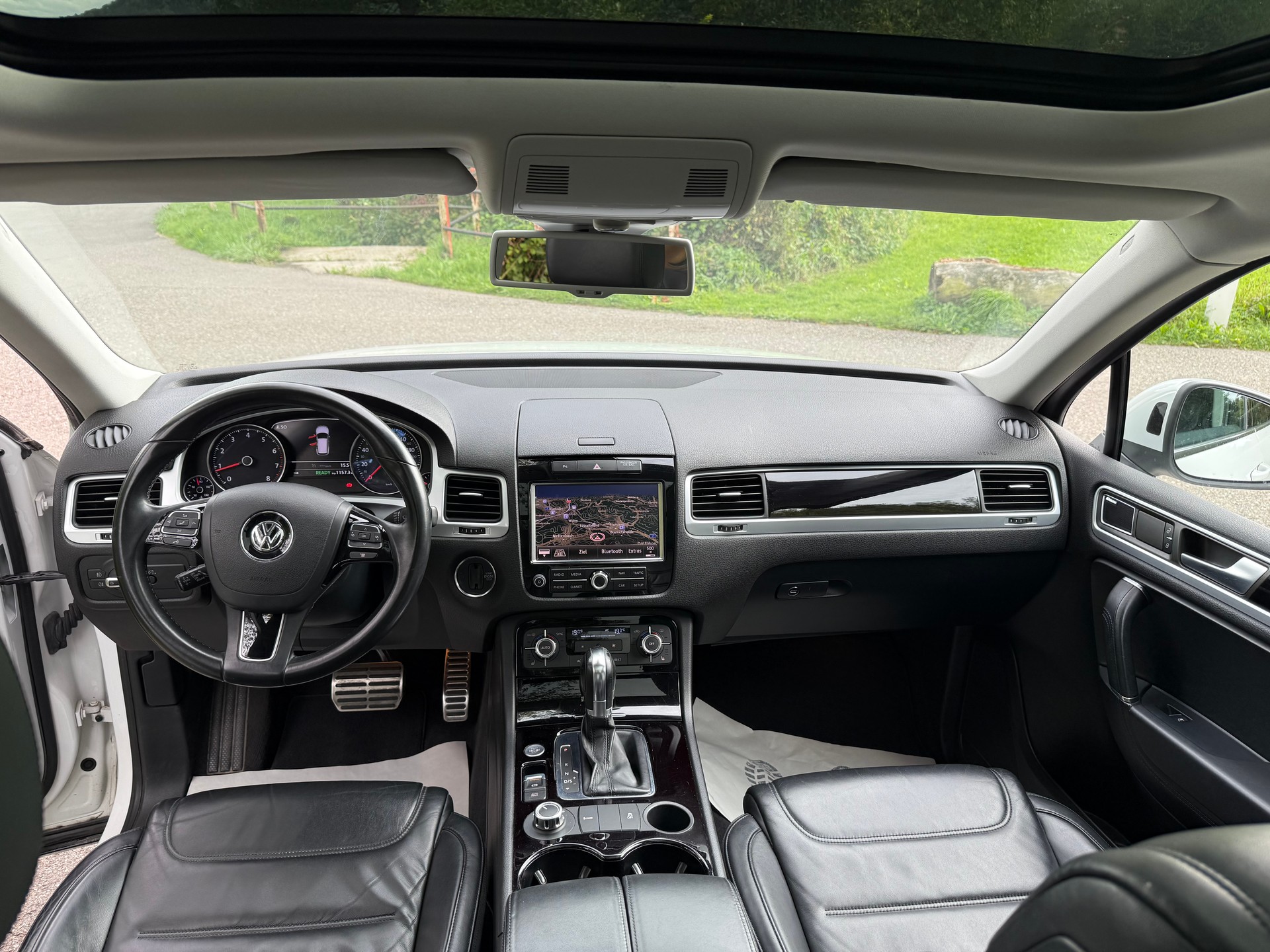 VW Touareg 3.0 TSI Hybrid Edition X Tiptronic-image-11