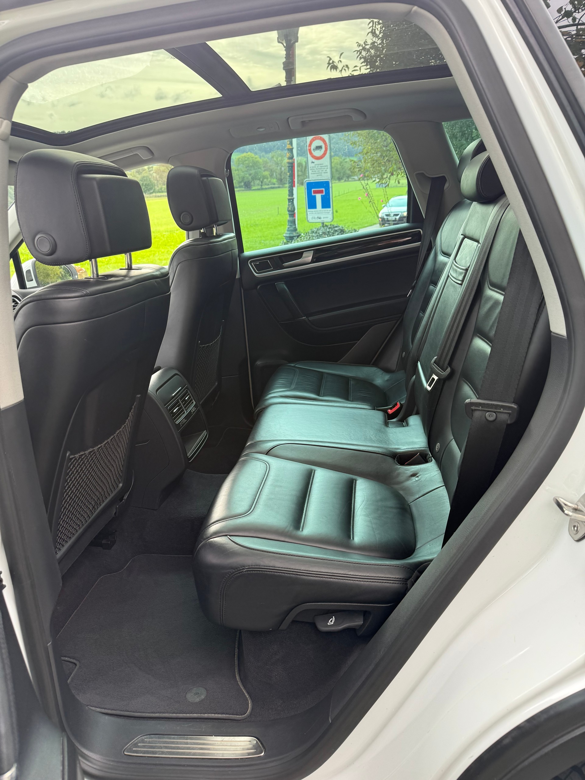 VW Touareg 3.0 TSI Hybrid Edition X Tiptronic-image-10