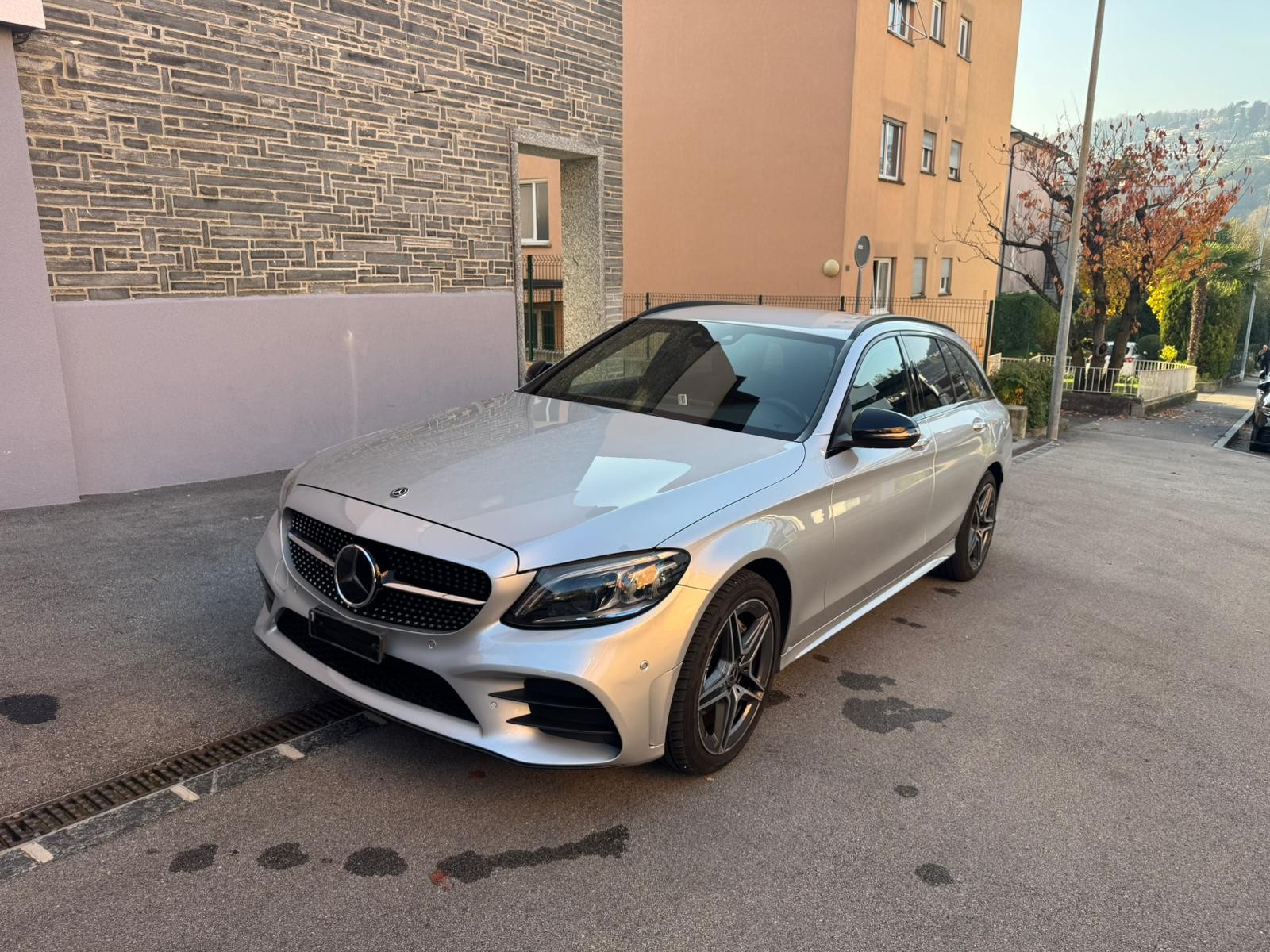 MERCEDES-BENZ C 220 d Swiss Star AMG Line 4M 9G-Tronic-image-2