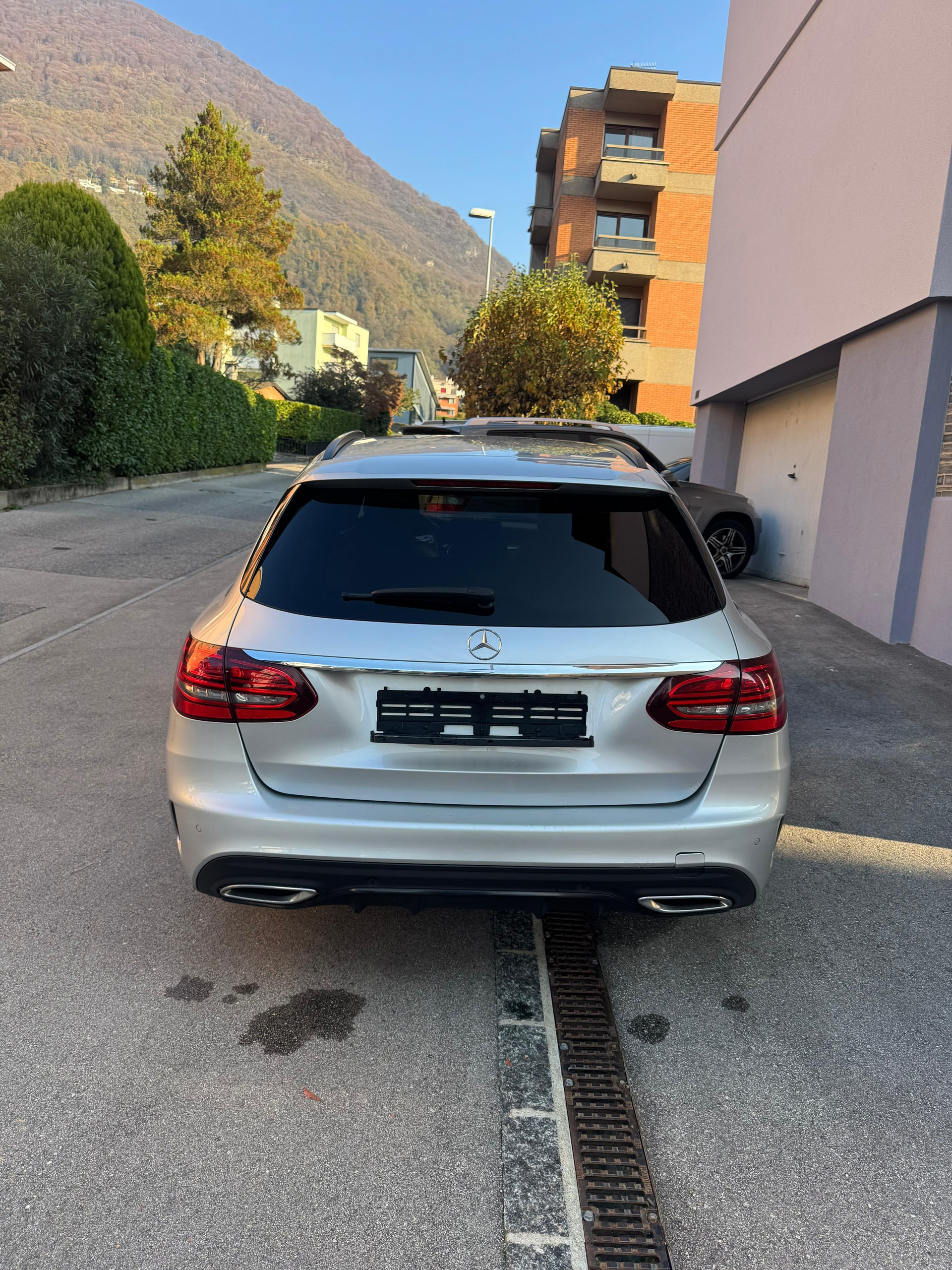MERCEDES-BENZ C 220 d Swiss Star AMG Line 4M 9G-Tronic-image-6
