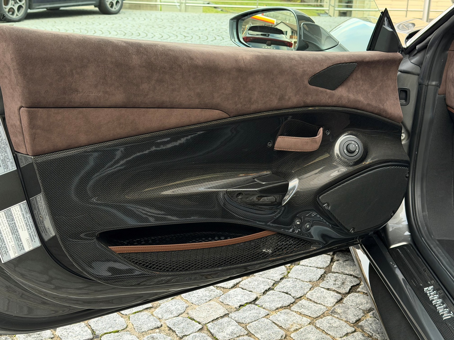FERRARI 488 Pista Spider 3.9 V8-image-9