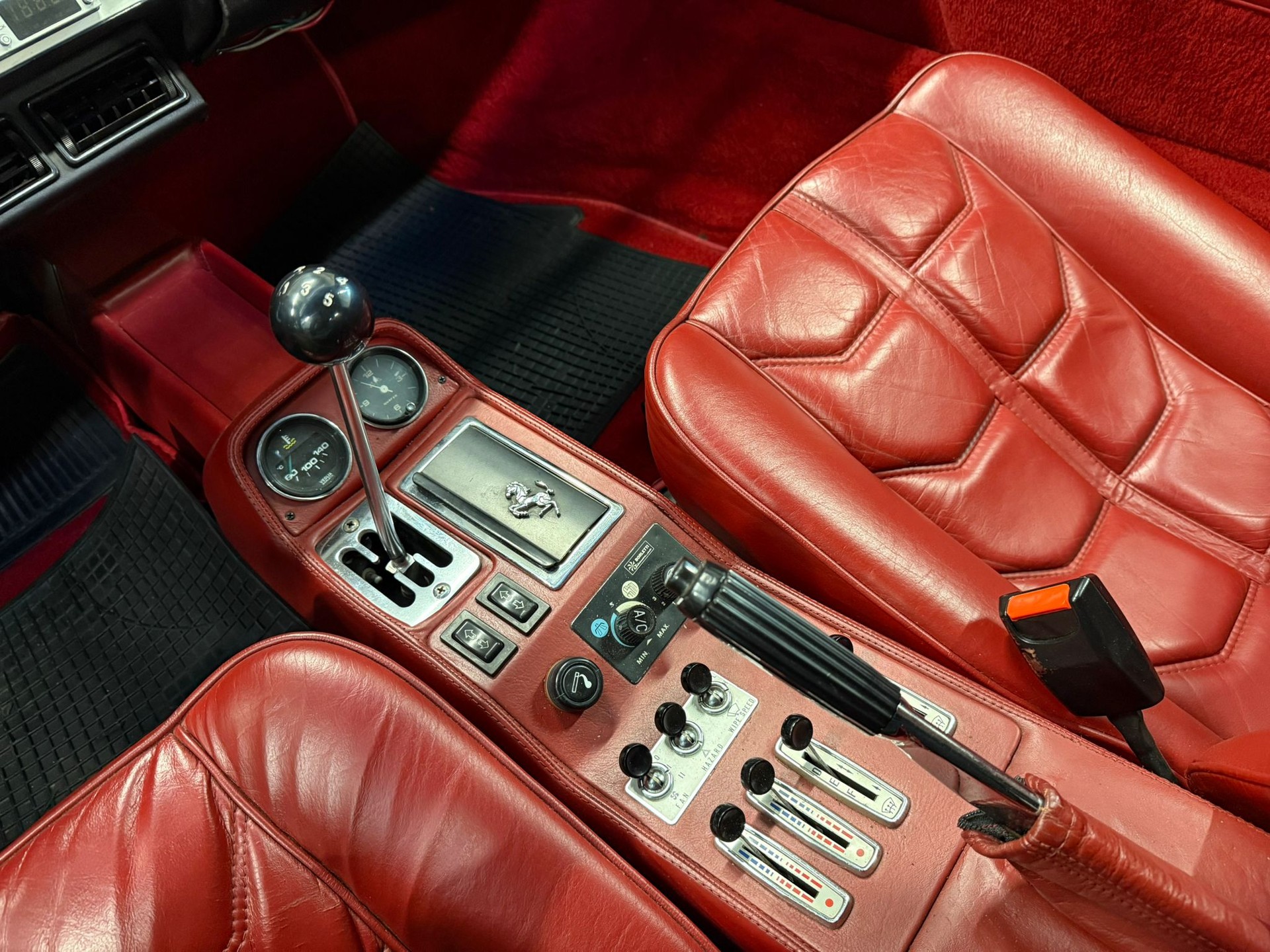 FERRARI 308 GTSi-image-9
