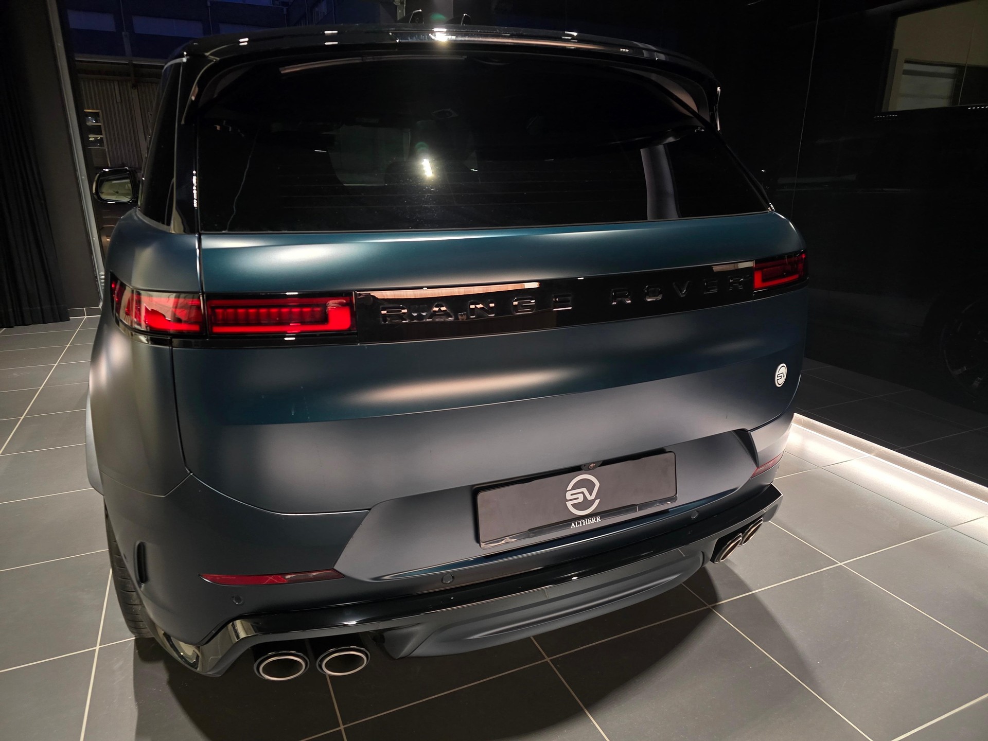 LAND ROVER Range Rover Sport 4.4 V8 SV-image-5