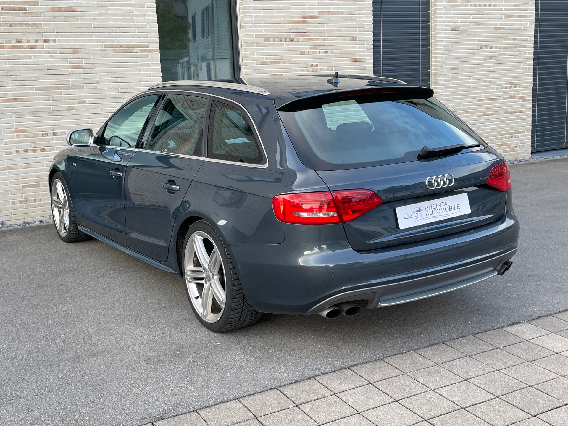 AUDI Audi S4 Avant 3.0 TFSI quattro-image-10