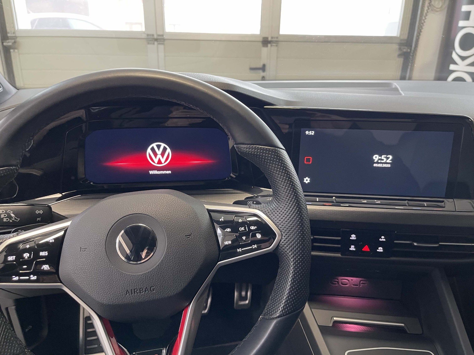 VW Golf VIII 2.0 TSI GTI DSG-image-8