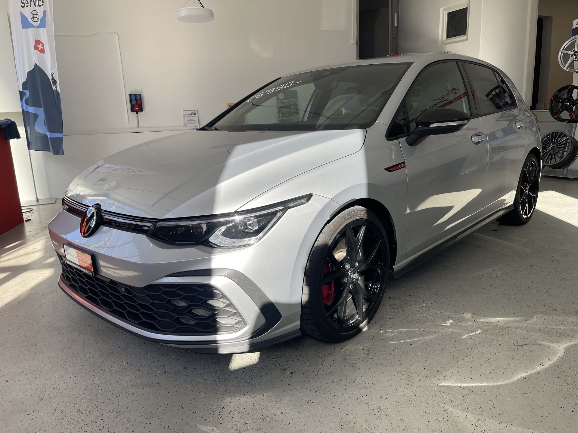 VW Golf VIII 2.0 TSI GTI DSG-image-2