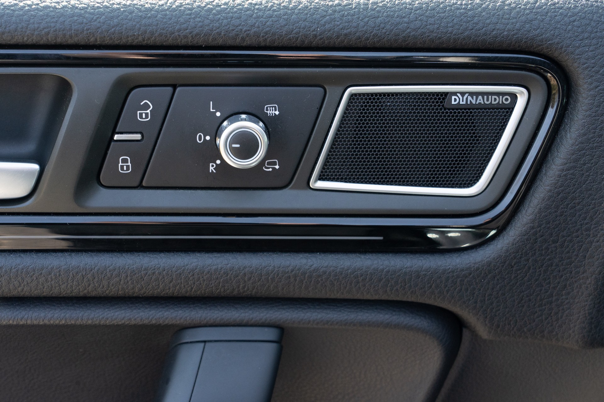VW Touareg 3.0 TDI BlueMotion Technology Tiptronic-image-9