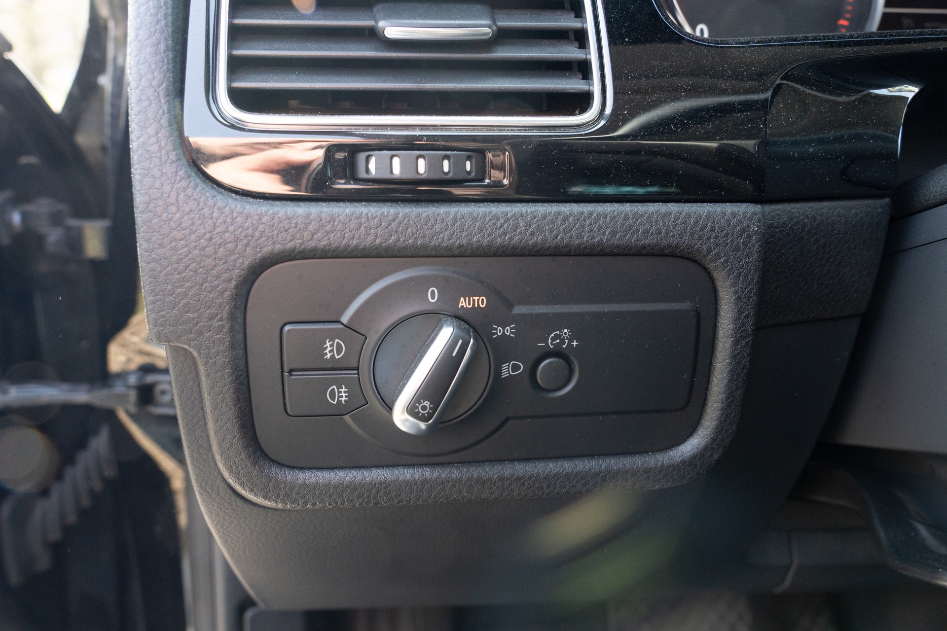 VW Touareg 3.0 TDI BlueMotion Technology Tiptronic-image-11