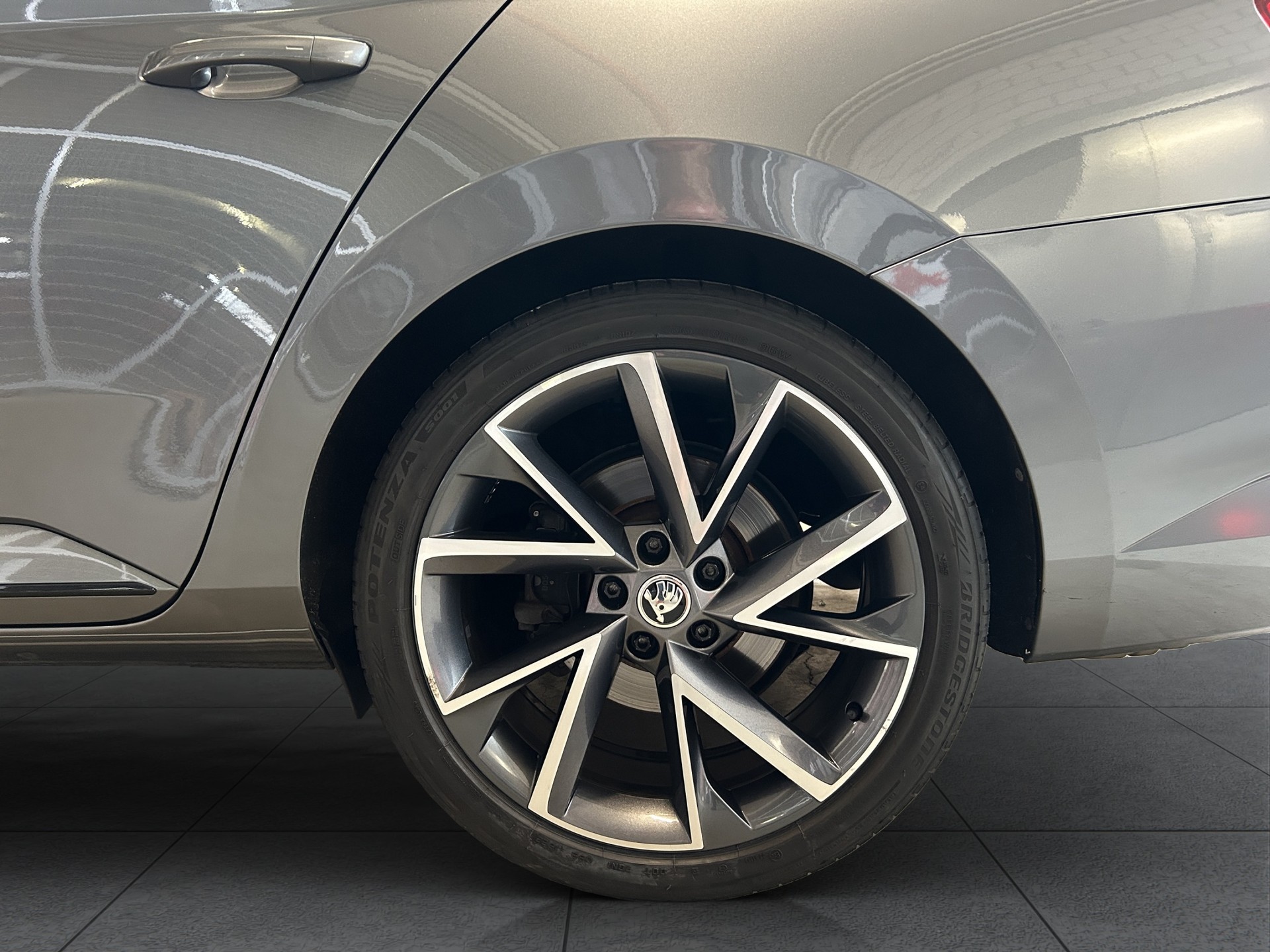SKODA Superb Combi 2.0 TDi SportLine Light 4x4 DSG-image-8