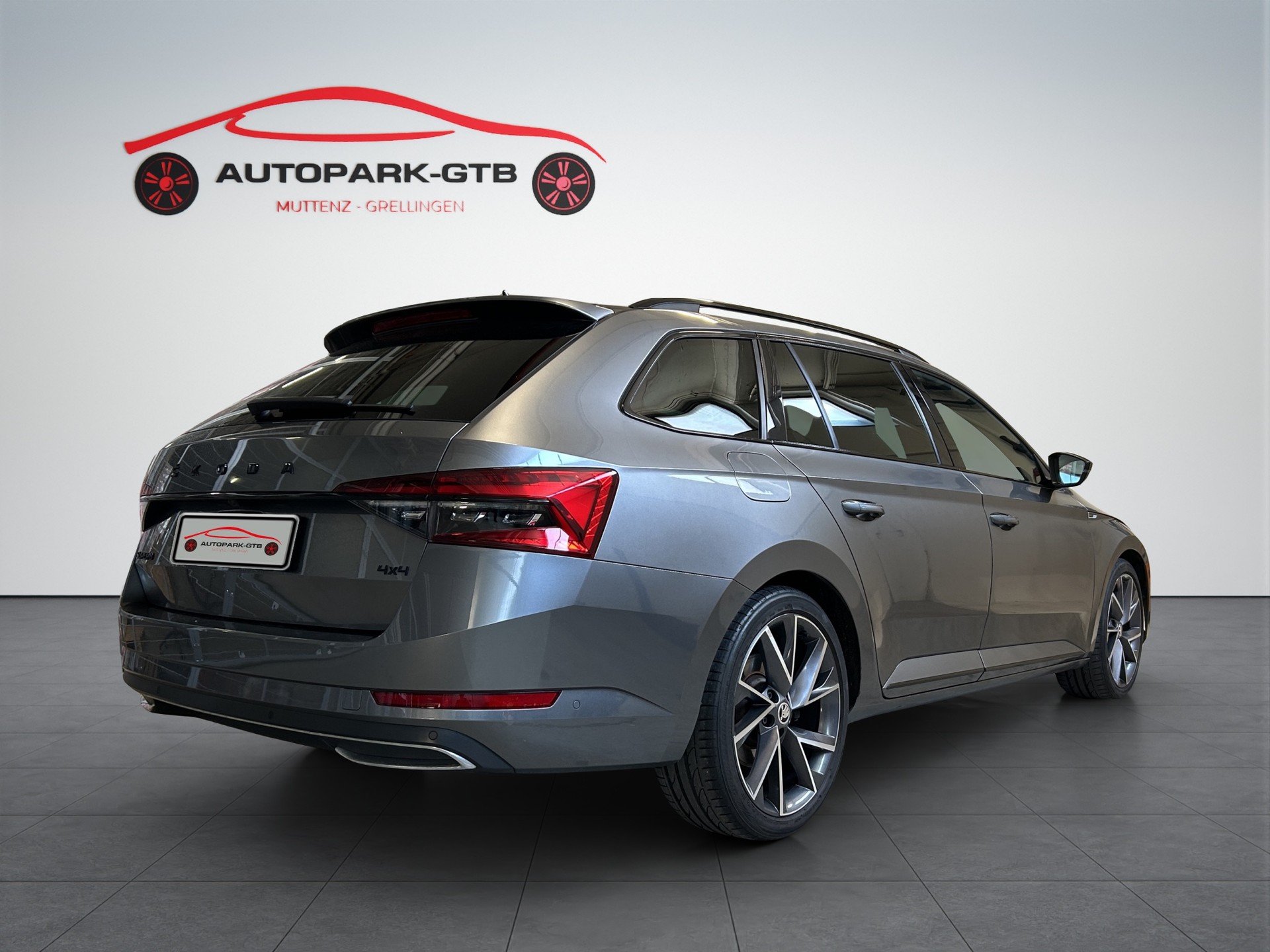 SKODA Superb Combi 2.0 TDi SportLine Light 4x4 DSG-image-6