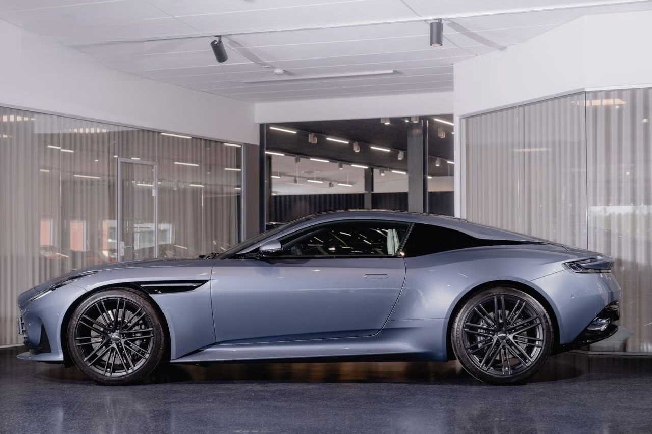 ASTON MARTIN Coupé Supertourer 4.0 V8 680 PS-showroom-element-2