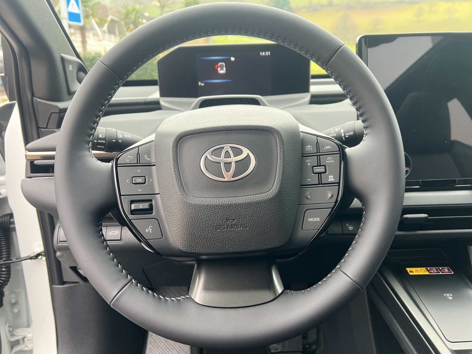 TOYOTA bZ4X Premium AWD-image-11