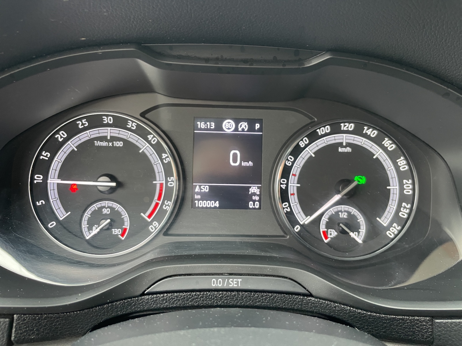 SKODA Karoq 2.0 TDI CR Ambition 4x4 DSG-image-8